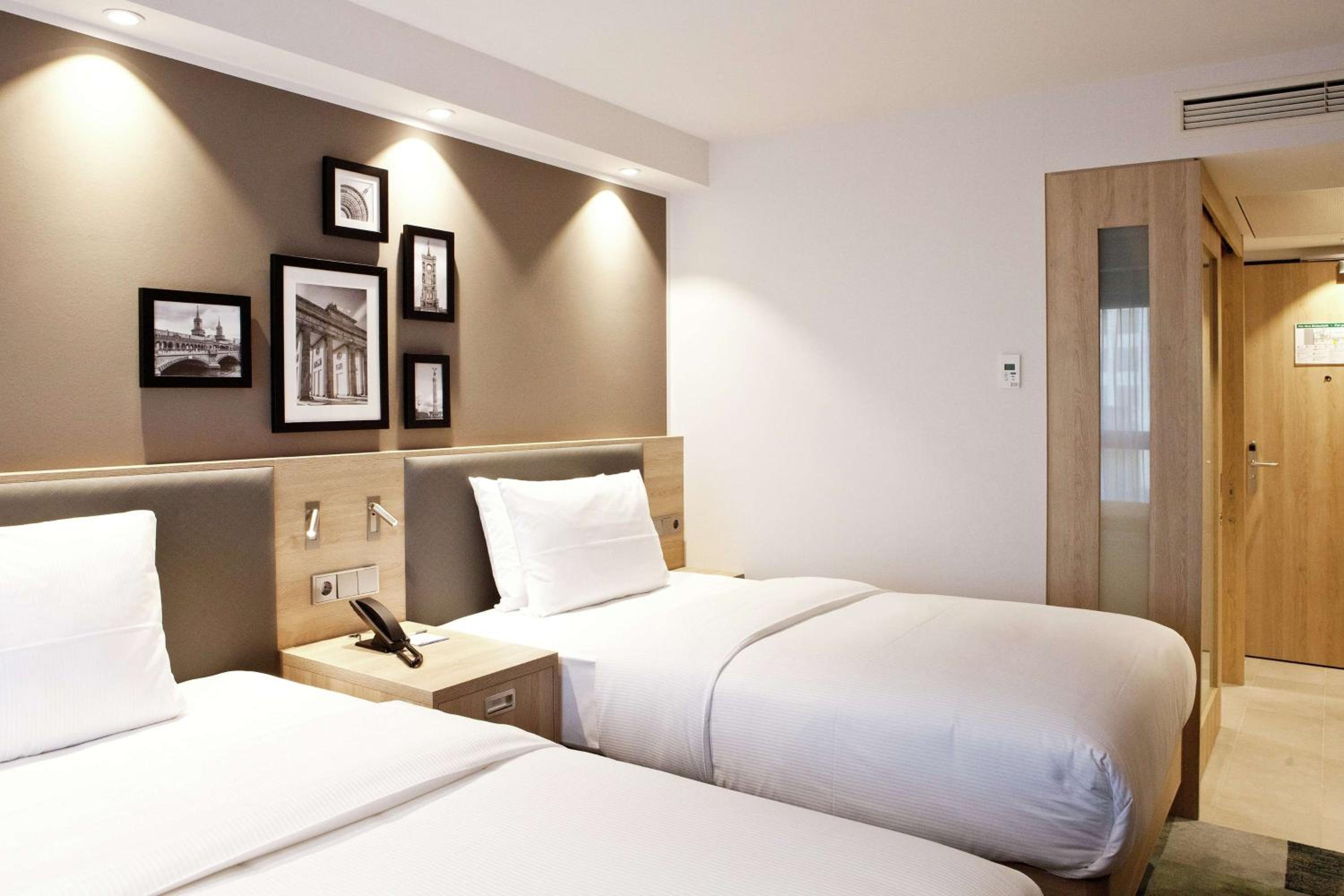 Twin Room - Photo 1