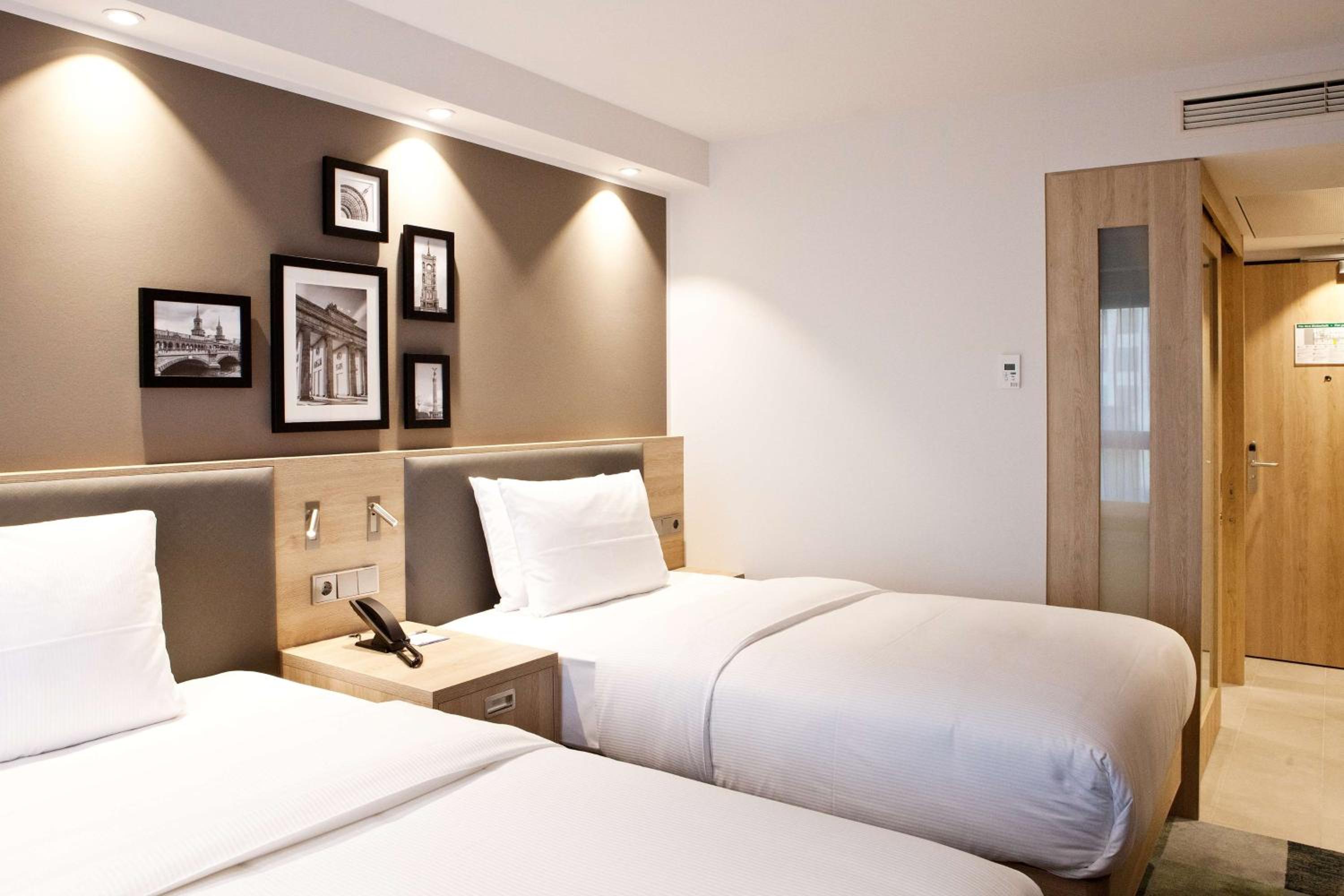 Twin Room - Photo 3