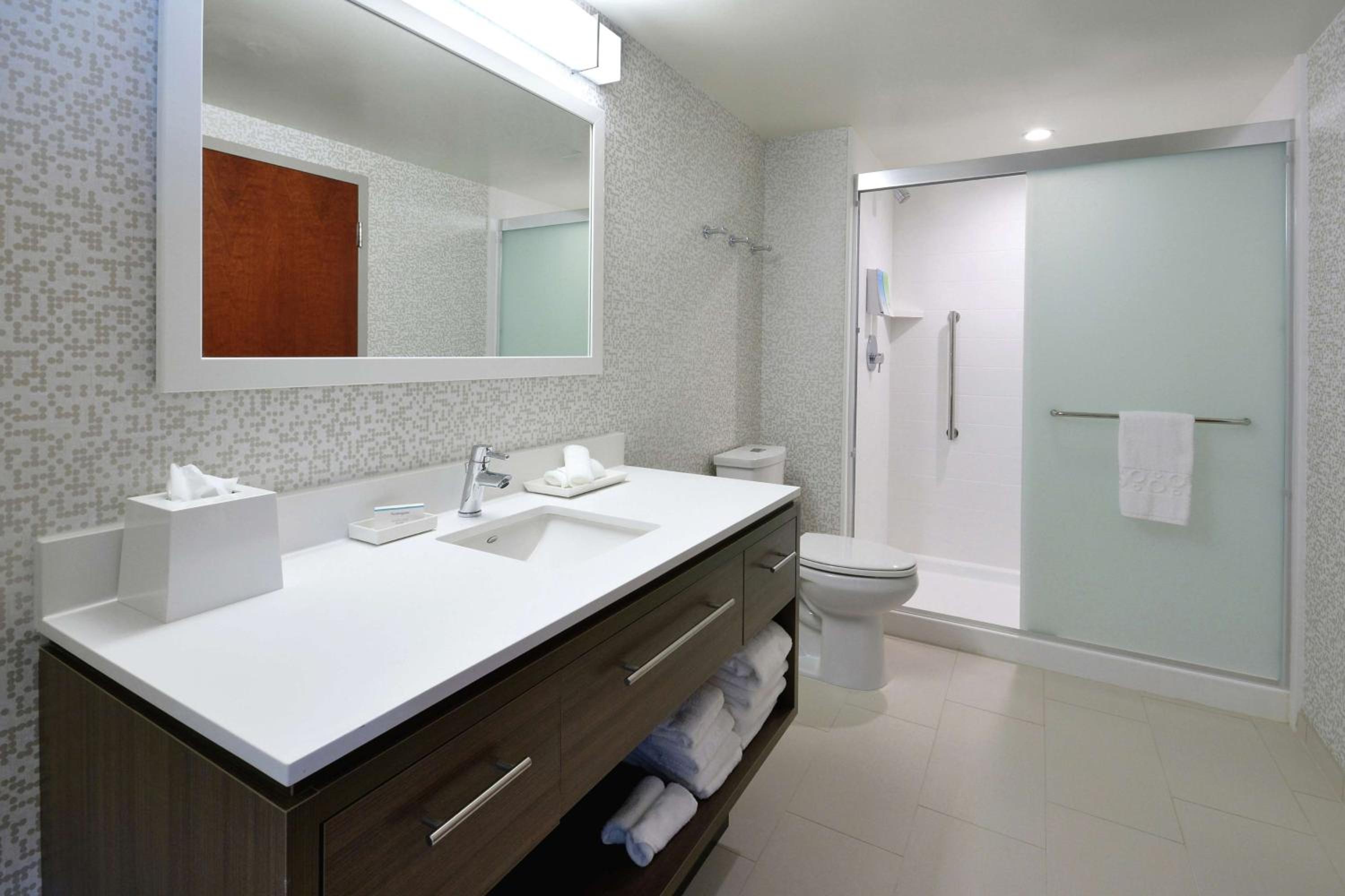 One-Bedroom King Suite - Non-Smoking - Photo 2