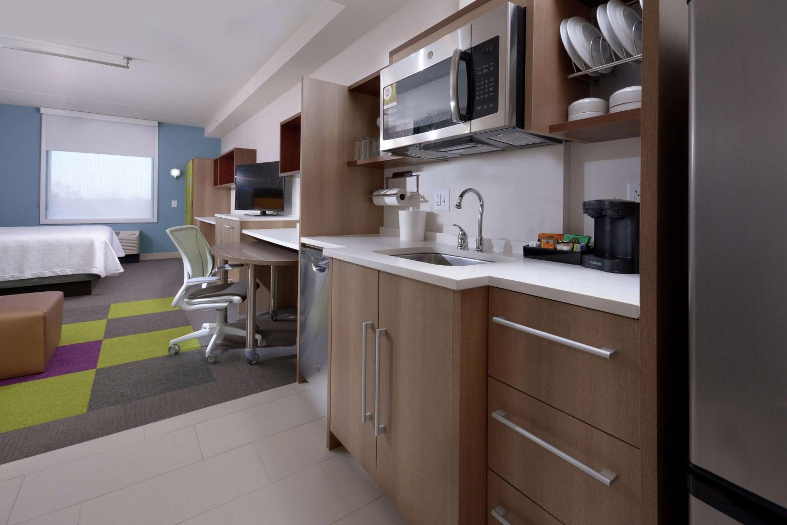 King Studio Suite - Non-Smoking - Photo 2
