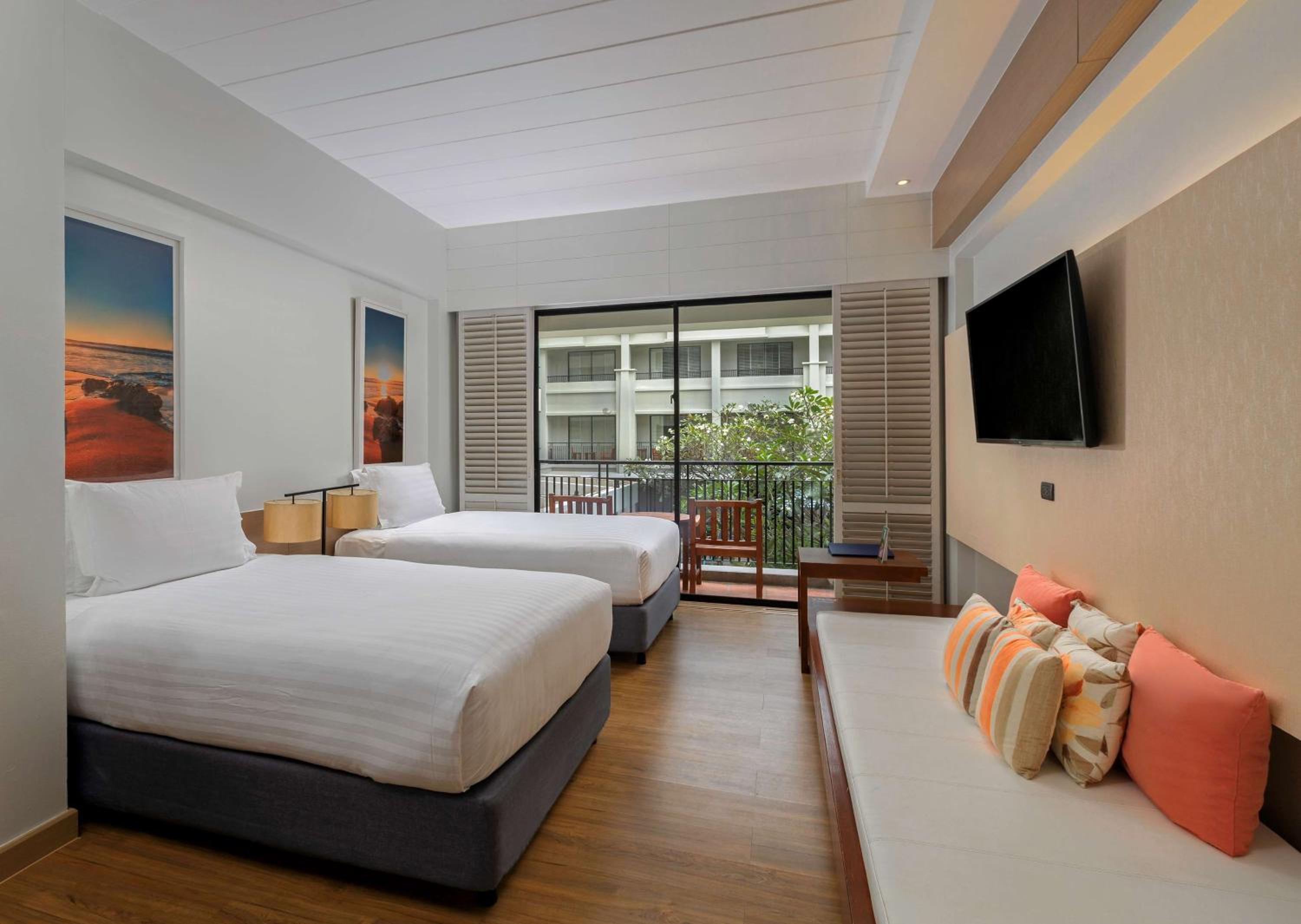 Deluxe Twin Room with Balcony - Photo 1