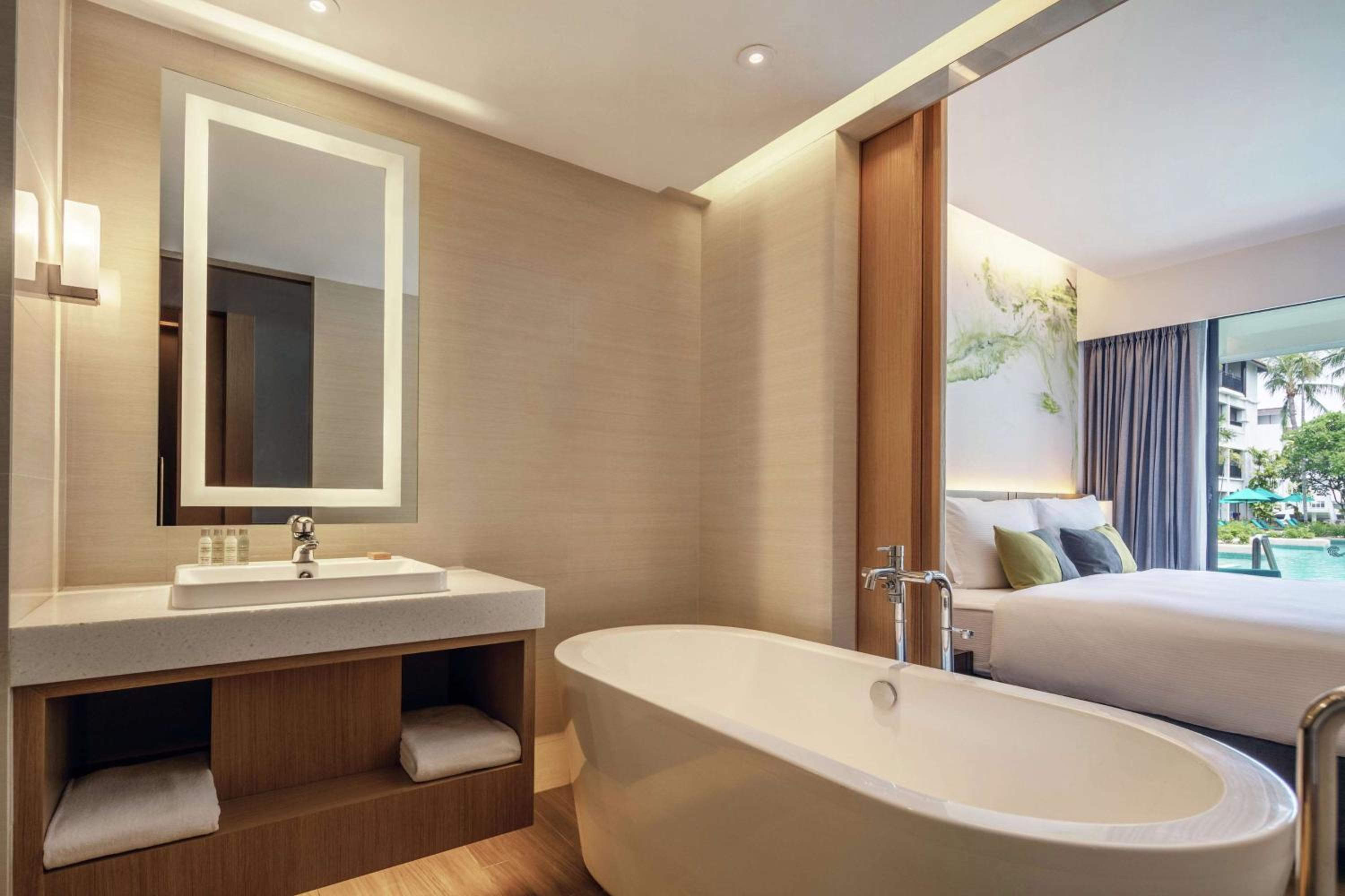 Premium King Room with Pool Access - Photo 5