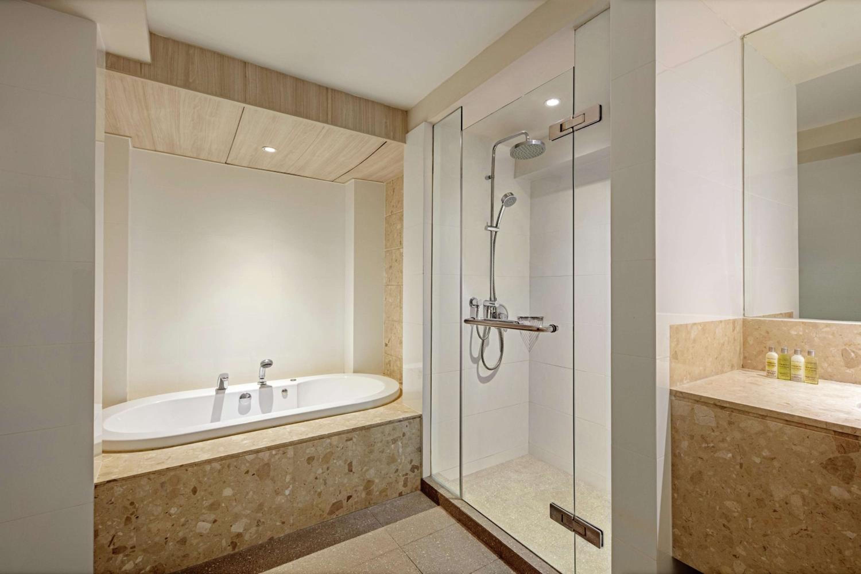Deluxe King Suite with Balcony - Photo 2