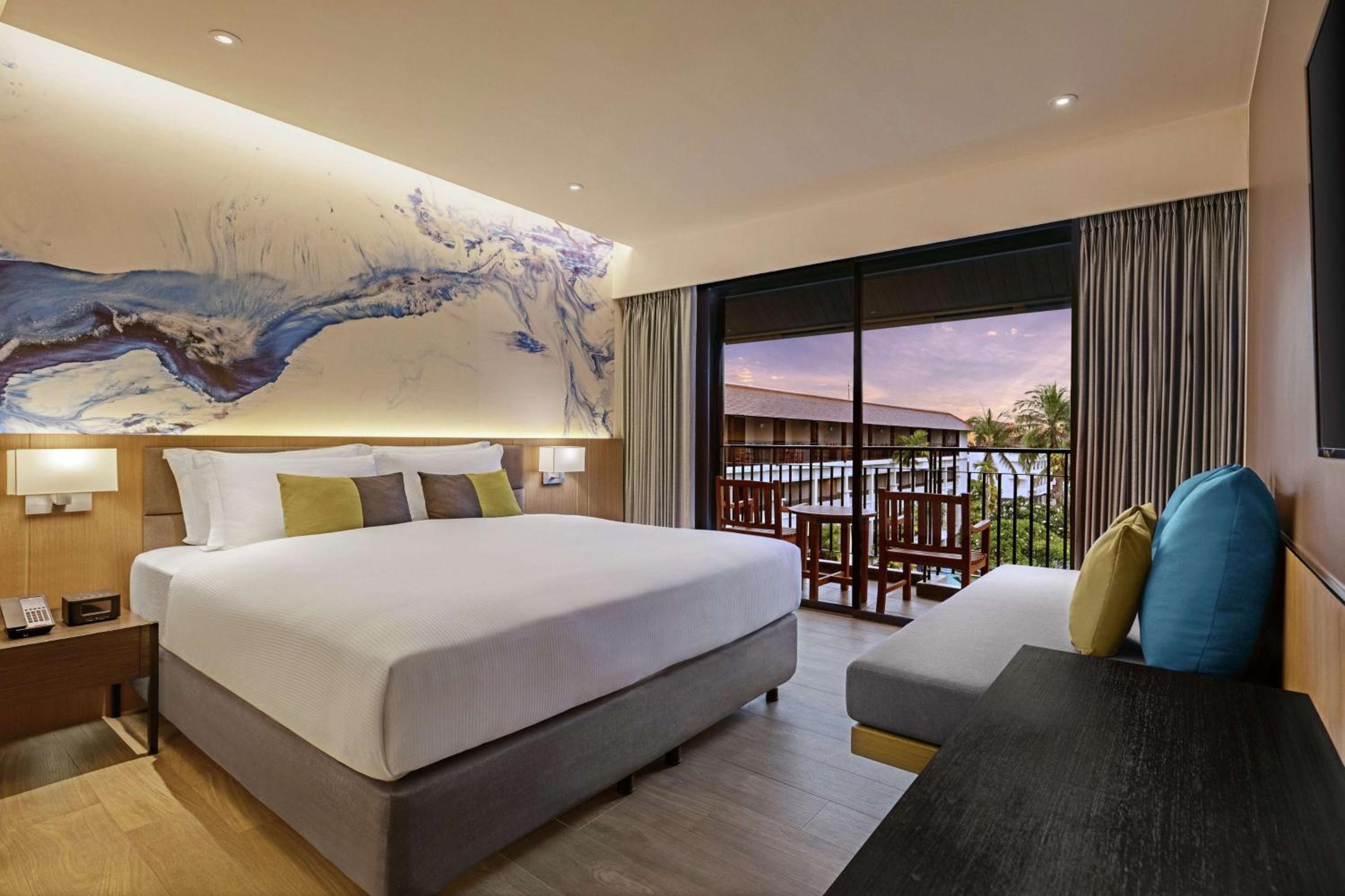 Premium King Room with Balcony - Photo 1