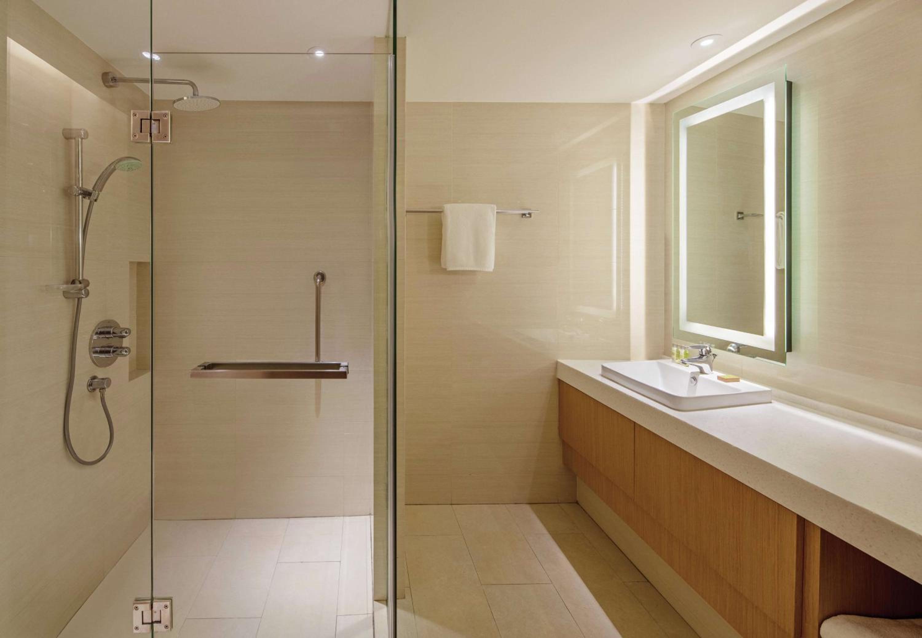 Premium King Room with Balcony - Photo 2
