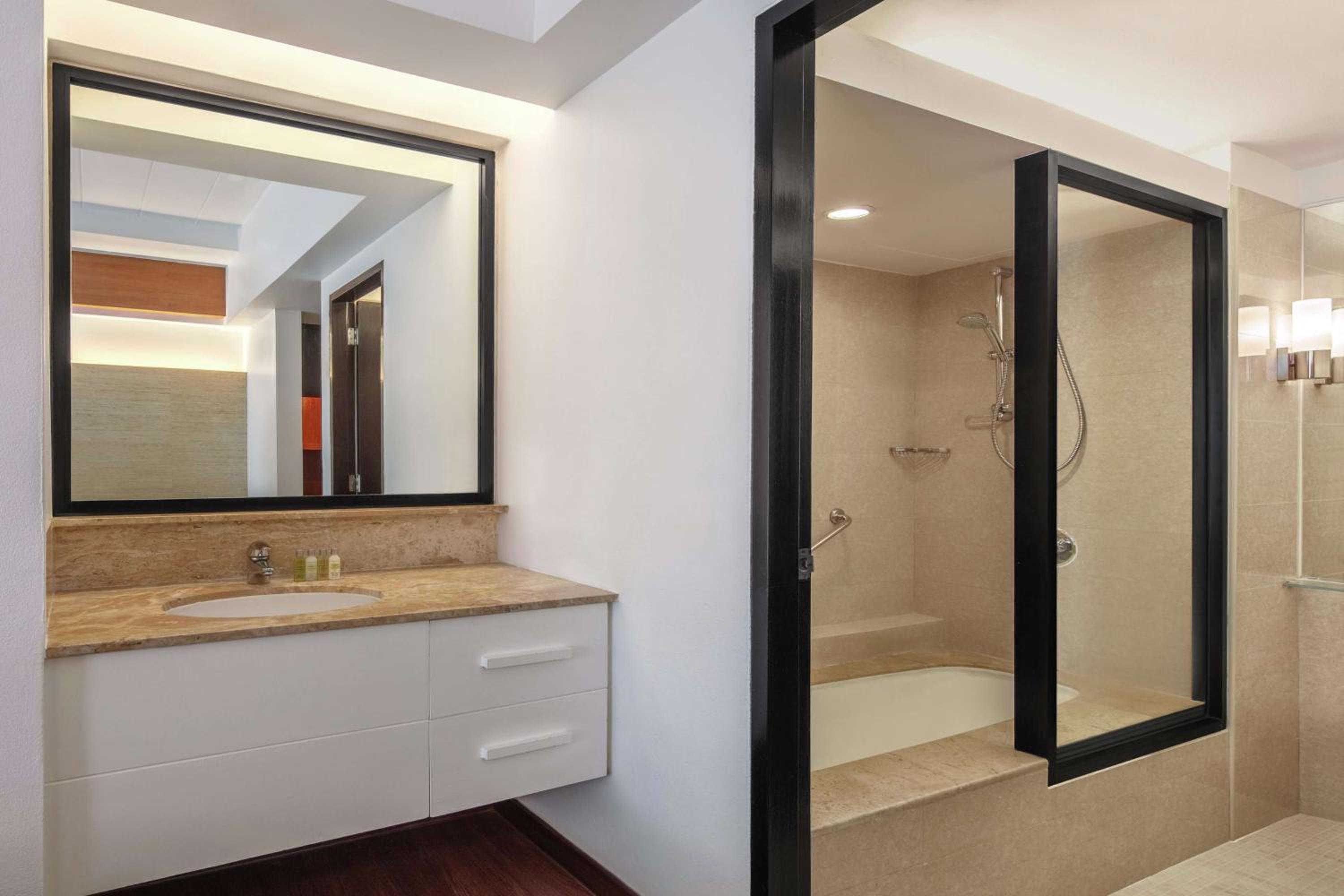 Deluxe Twin Room - Pool Side - Photo 2