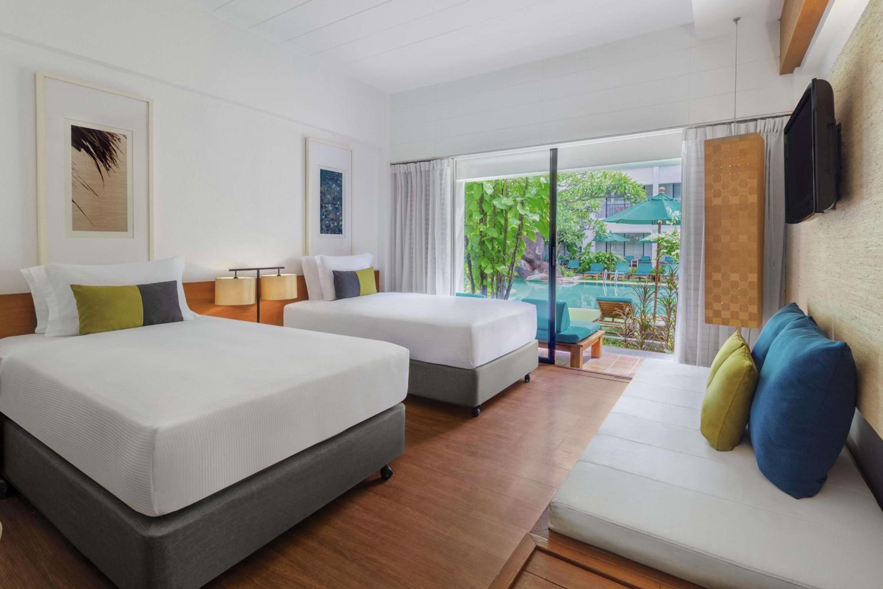 Deluxe Twin Room - Pool Side - Photo 1