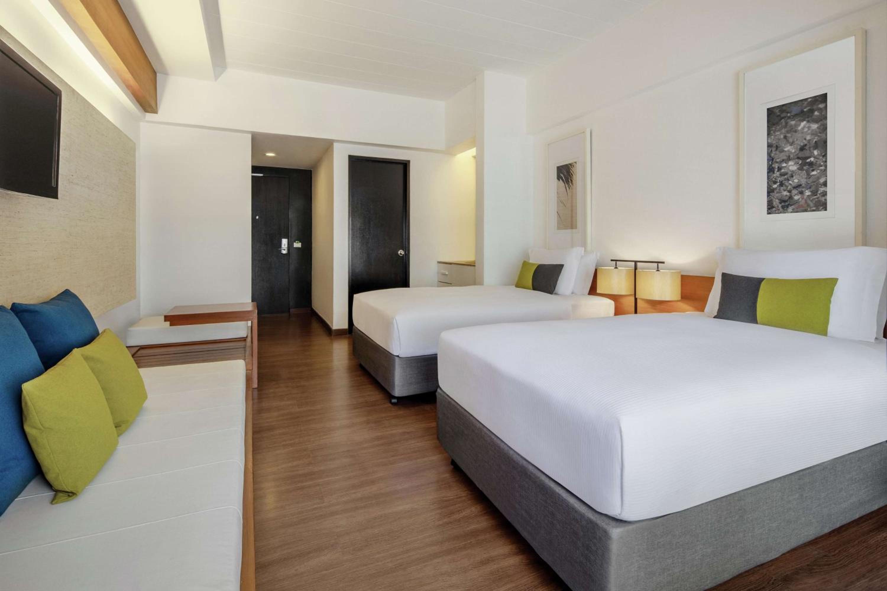 Deluxe Twin Room - Pool Side - Photo 4
