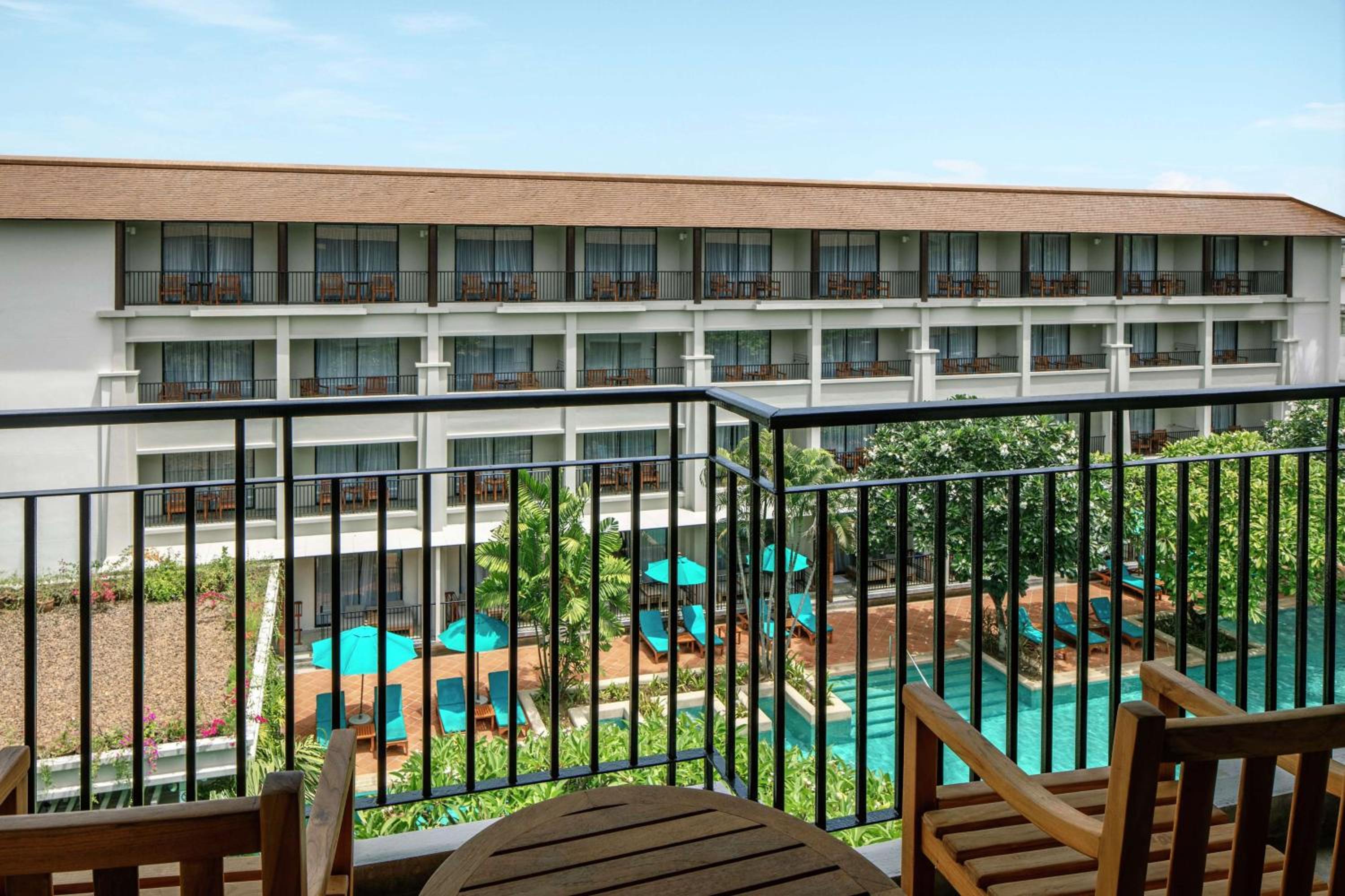 Deluxe King Room with Balcony - Photo 2