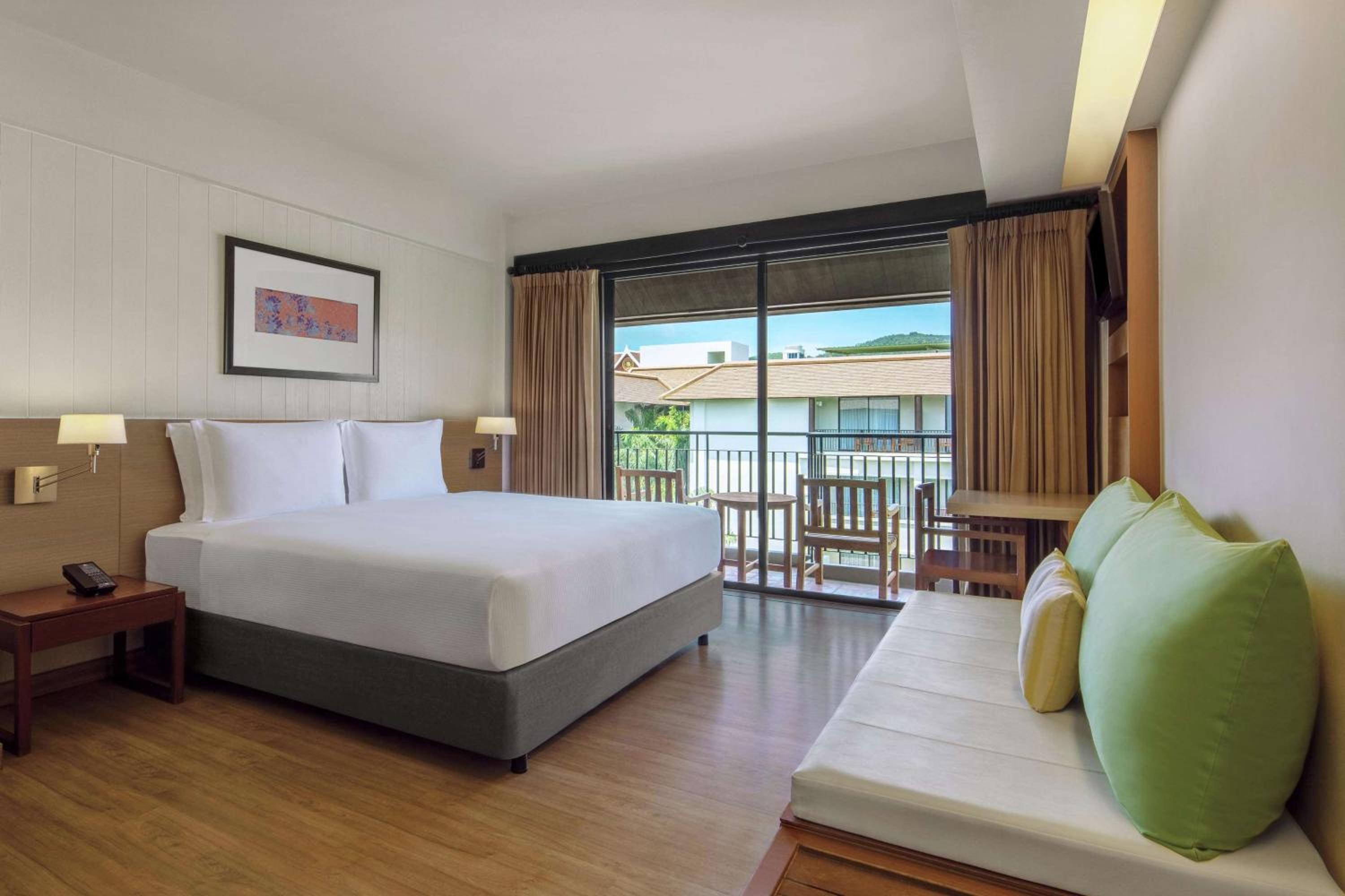 Deluxe King Room with Balcony - Photo 1