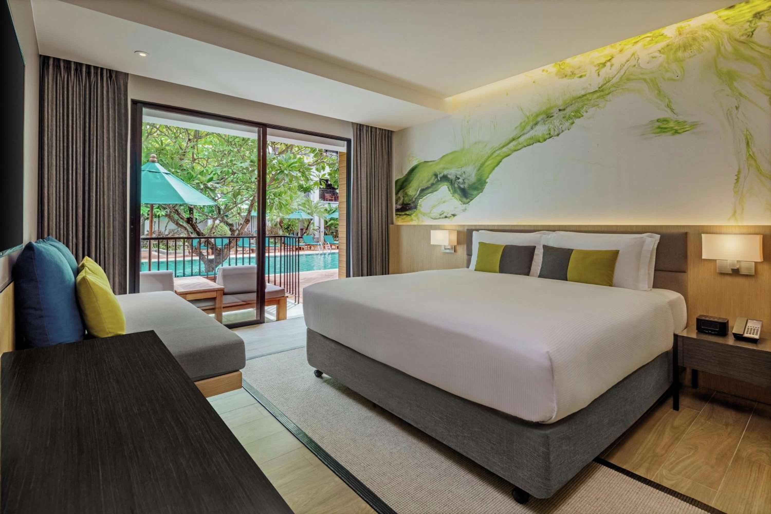 Premium King Room - Poolside photo 1