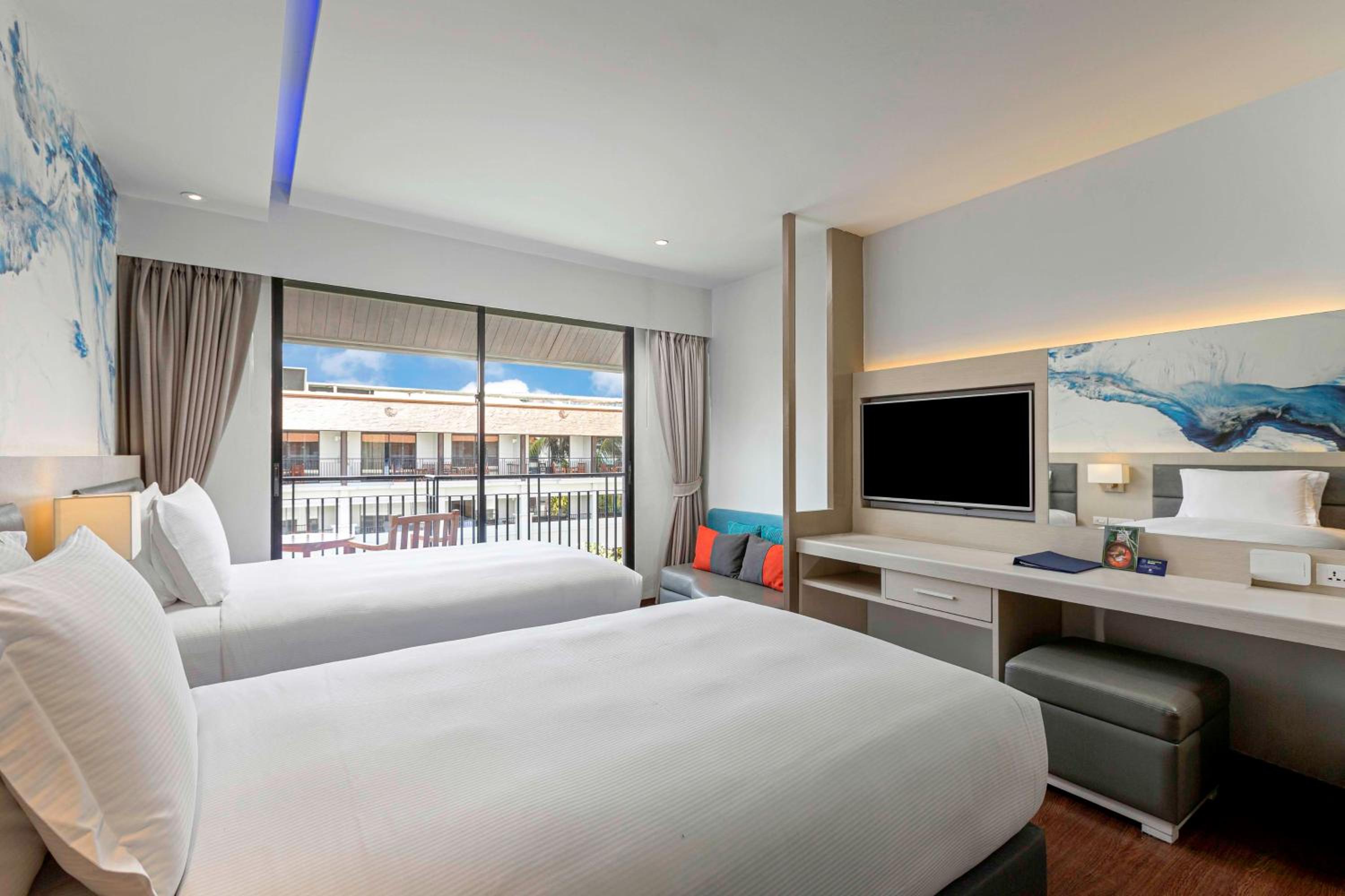 Deluxe Plus Twin Room With Balcony - Photo 3