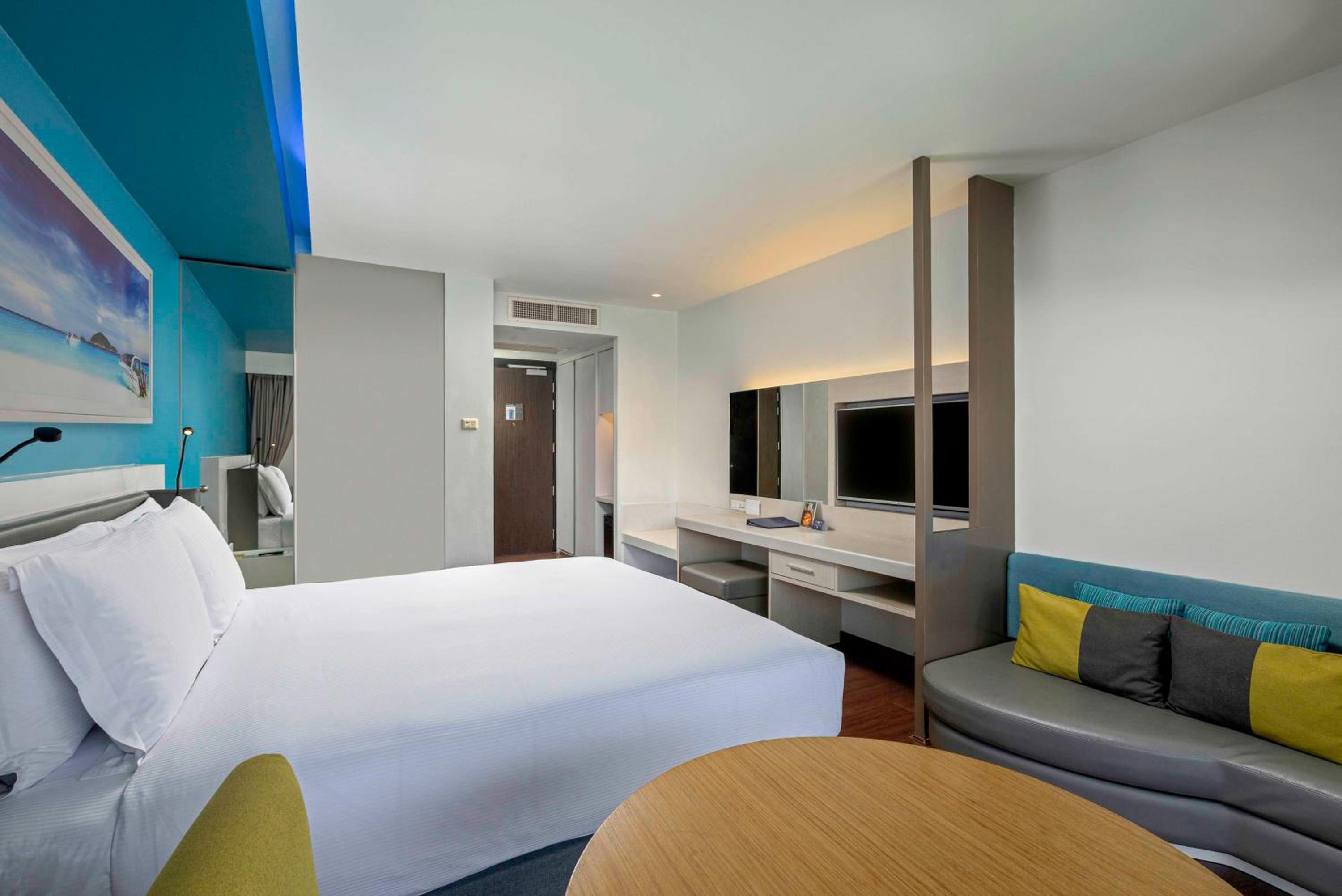 Deluxe Plus King Room With Balcony - Photo 3