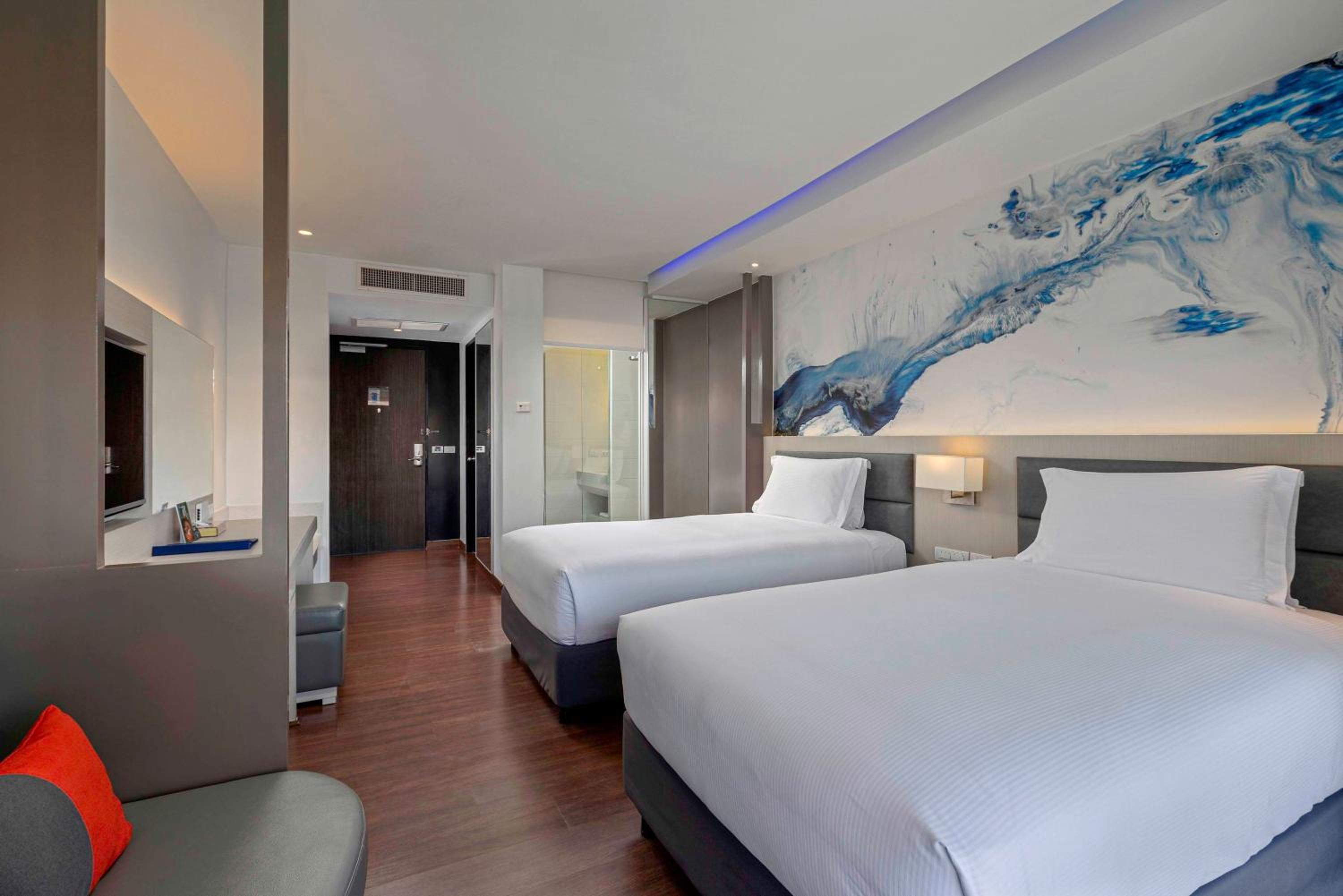 Deluxe Plus Twin Room With Balcony - Photo 4