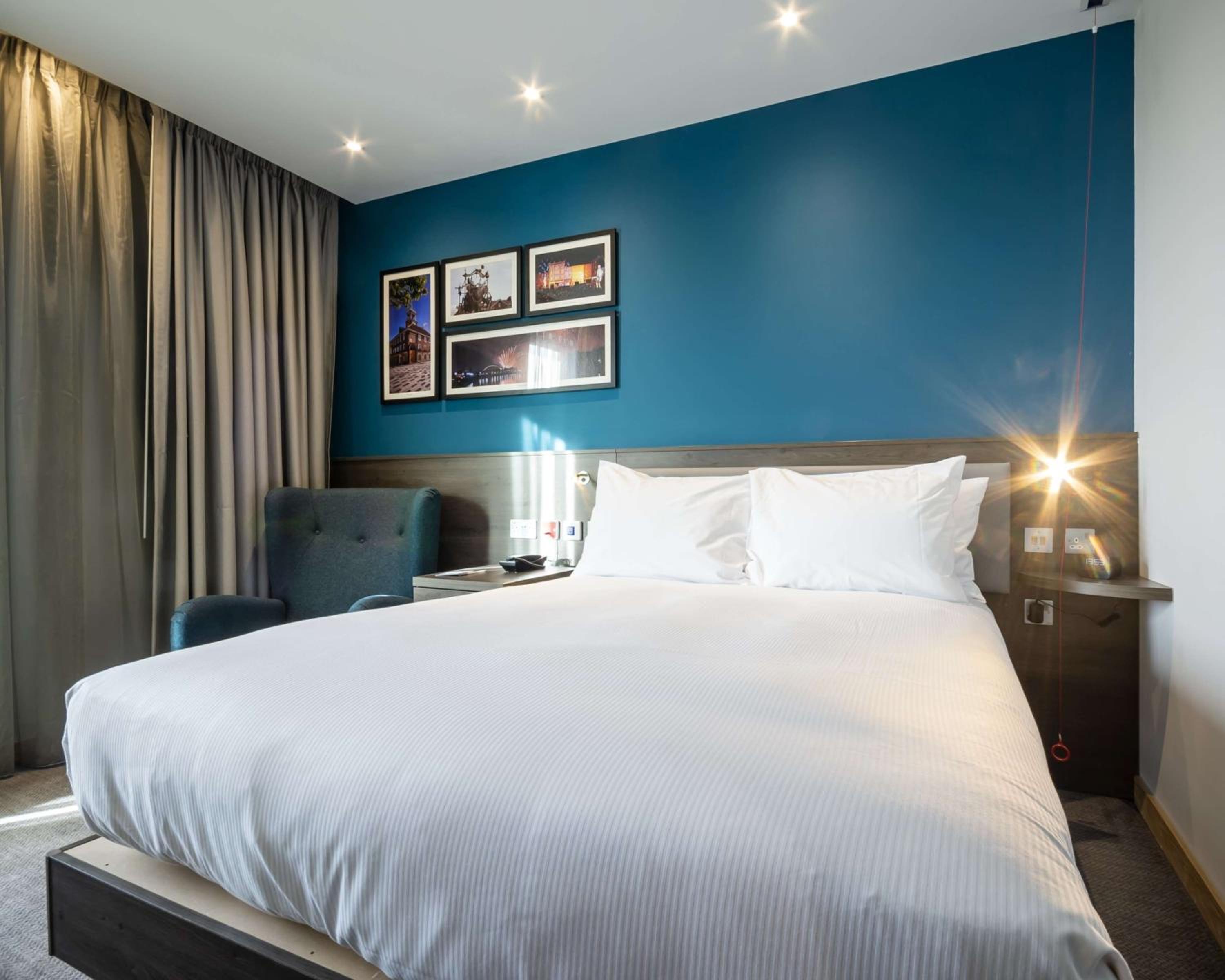 Queen Room - Mobility Access