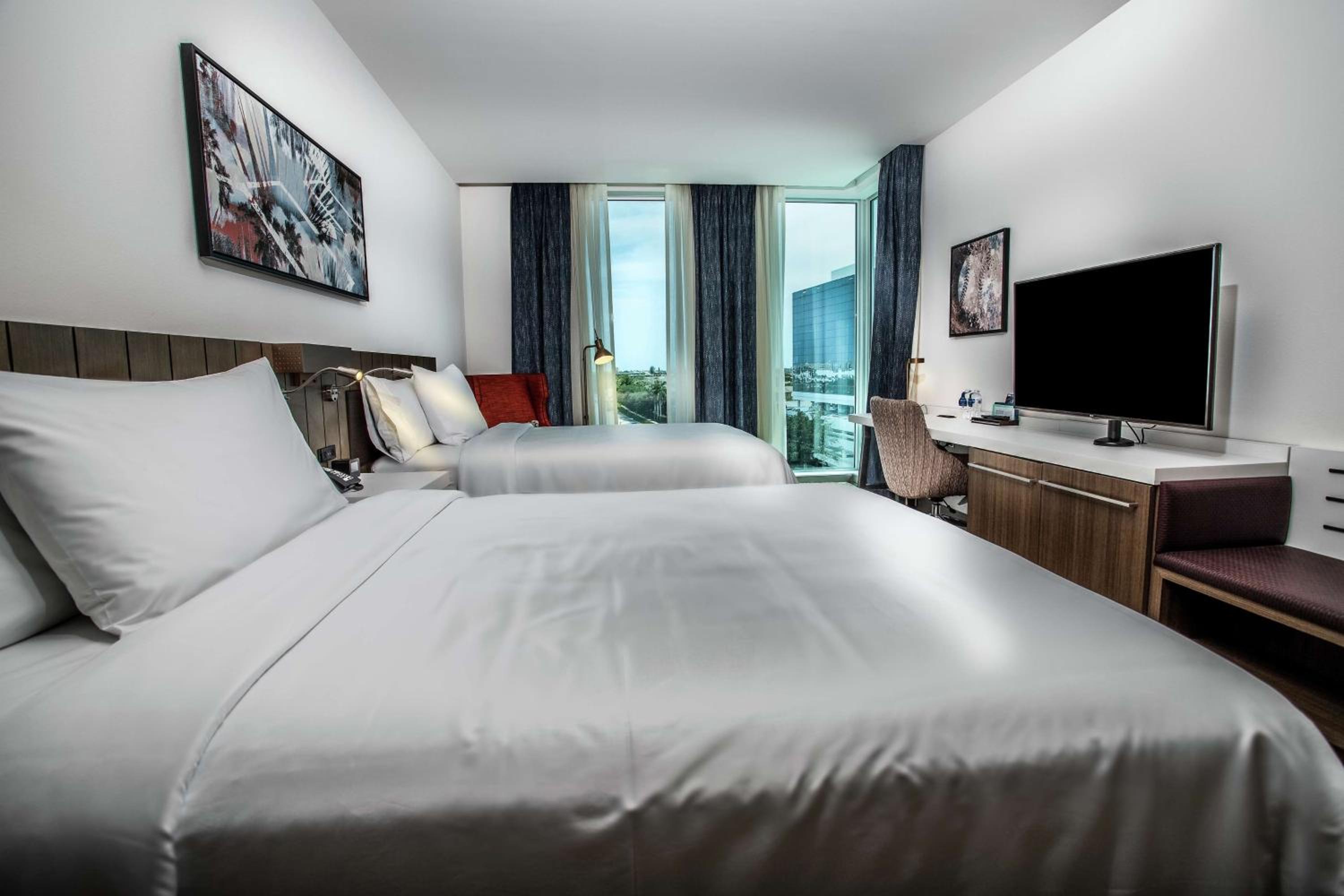 Queen Room with Two Queen Beds photo 3