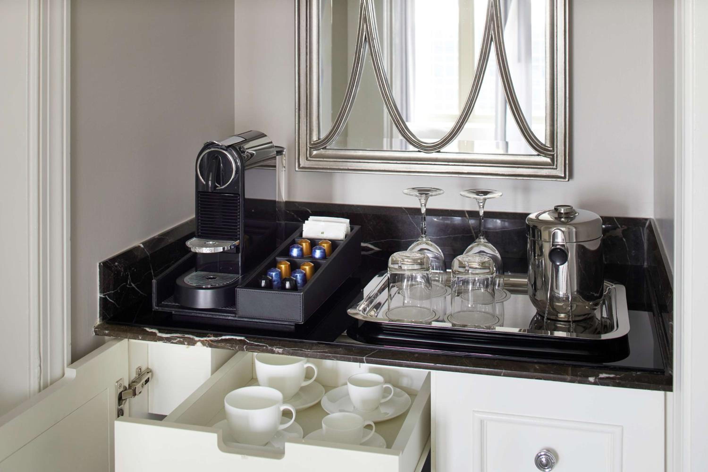 One-Bedroom King Suite with Two Terraces - Photo 2