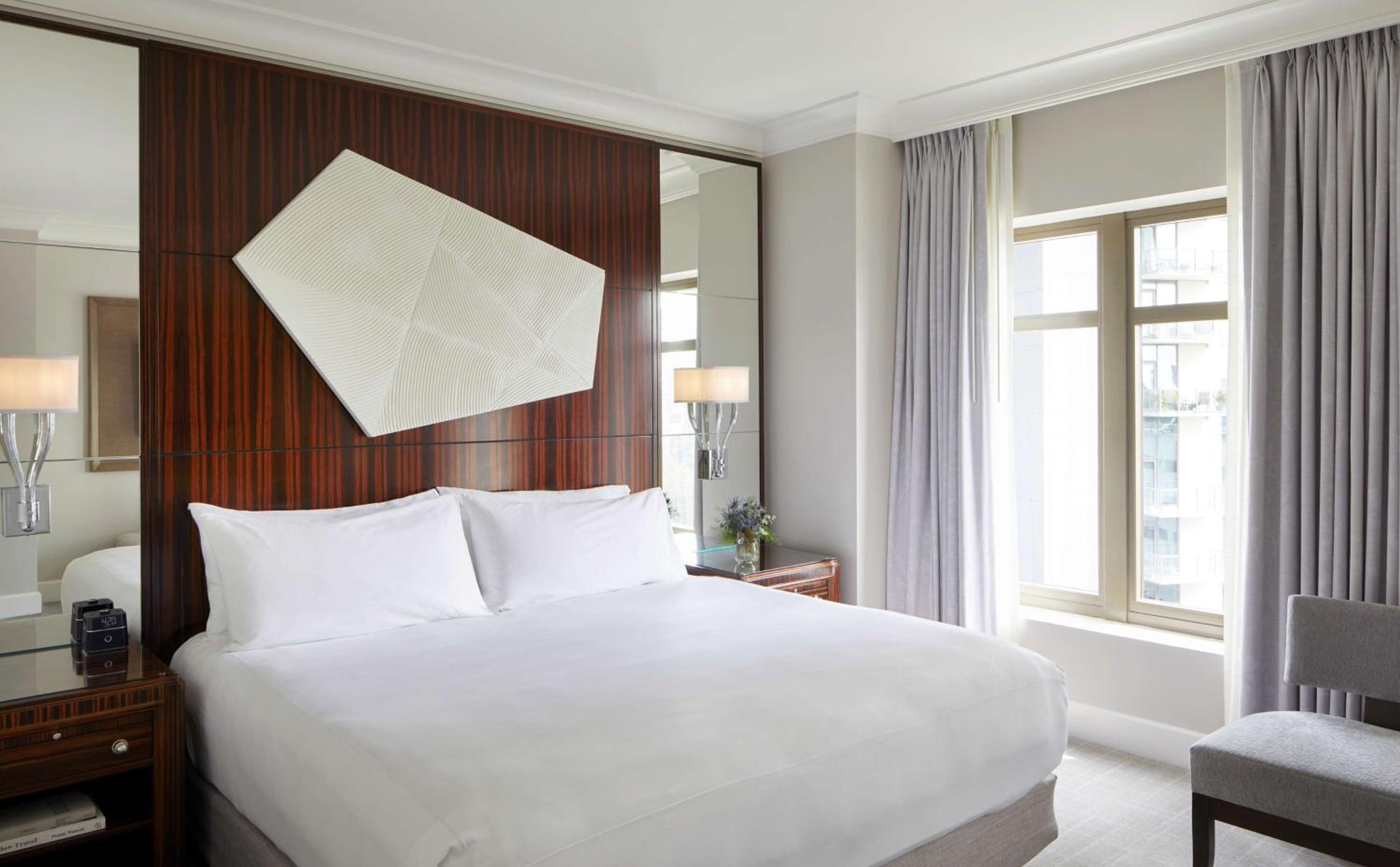 Deluxe King Room - Photo 5