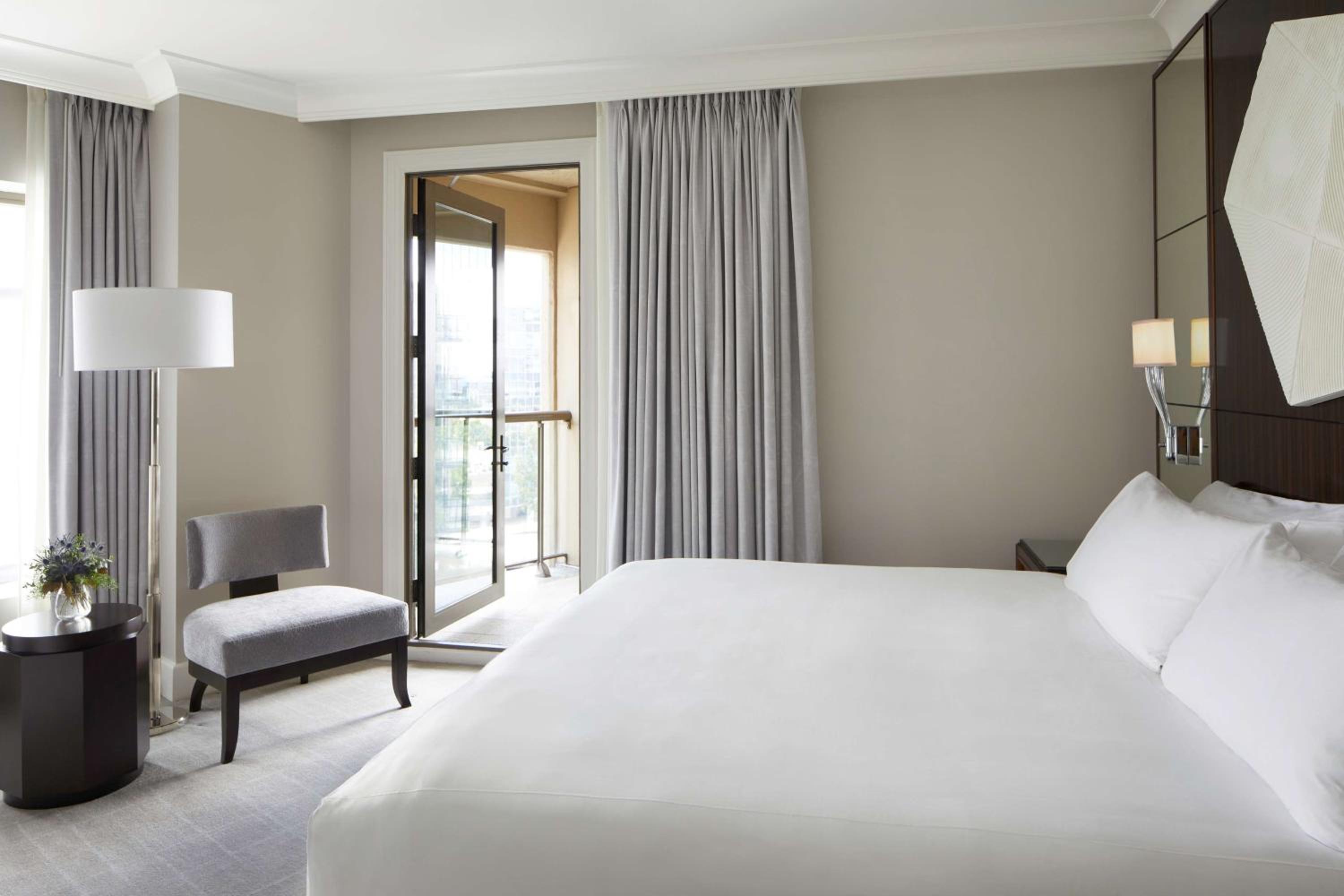 One-Bedroom King Suite with Two Terraces - Photo 3