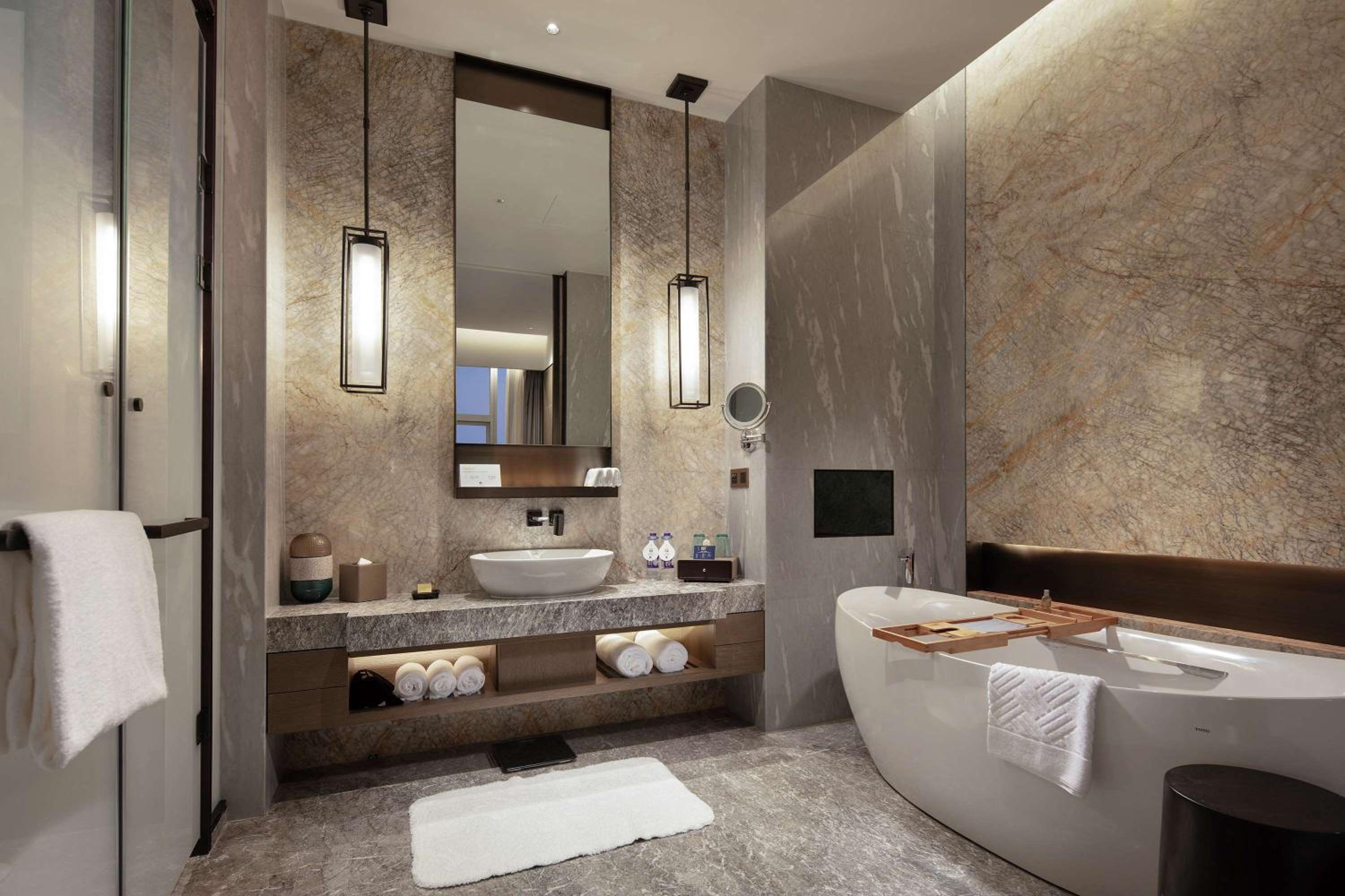 Ambassador King Suite