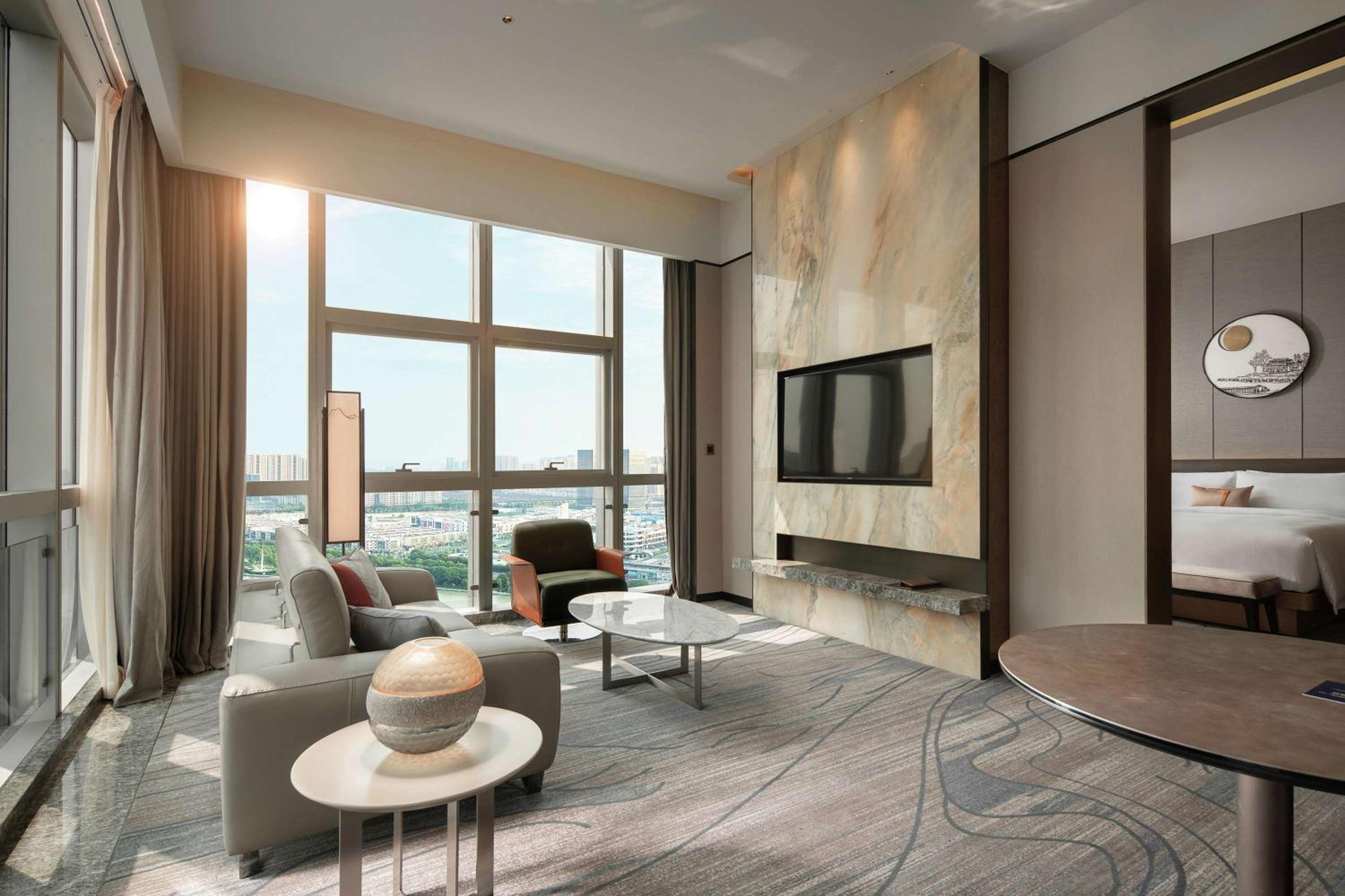Premium King Suite