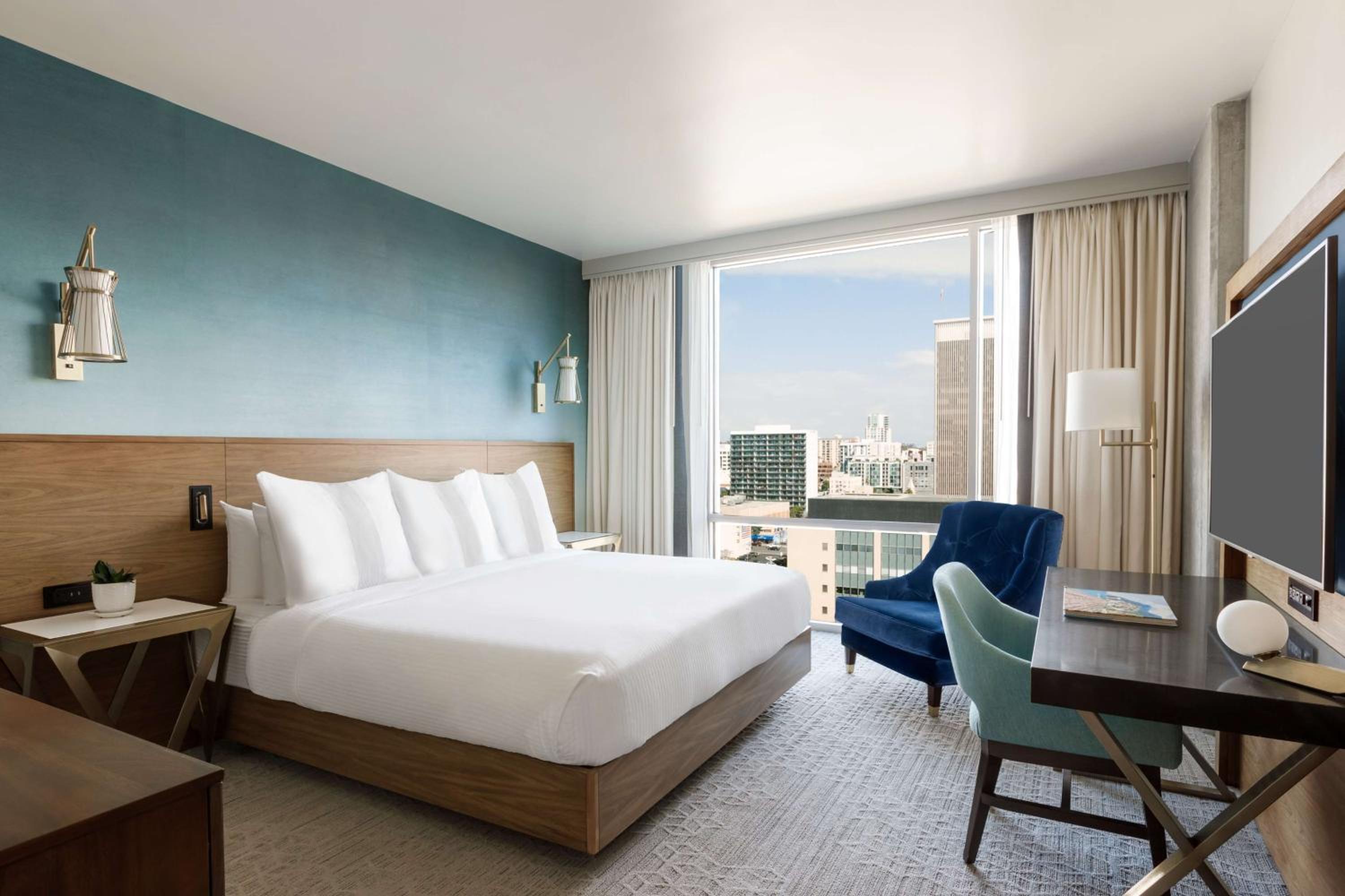 Upper Level King Room with City View
