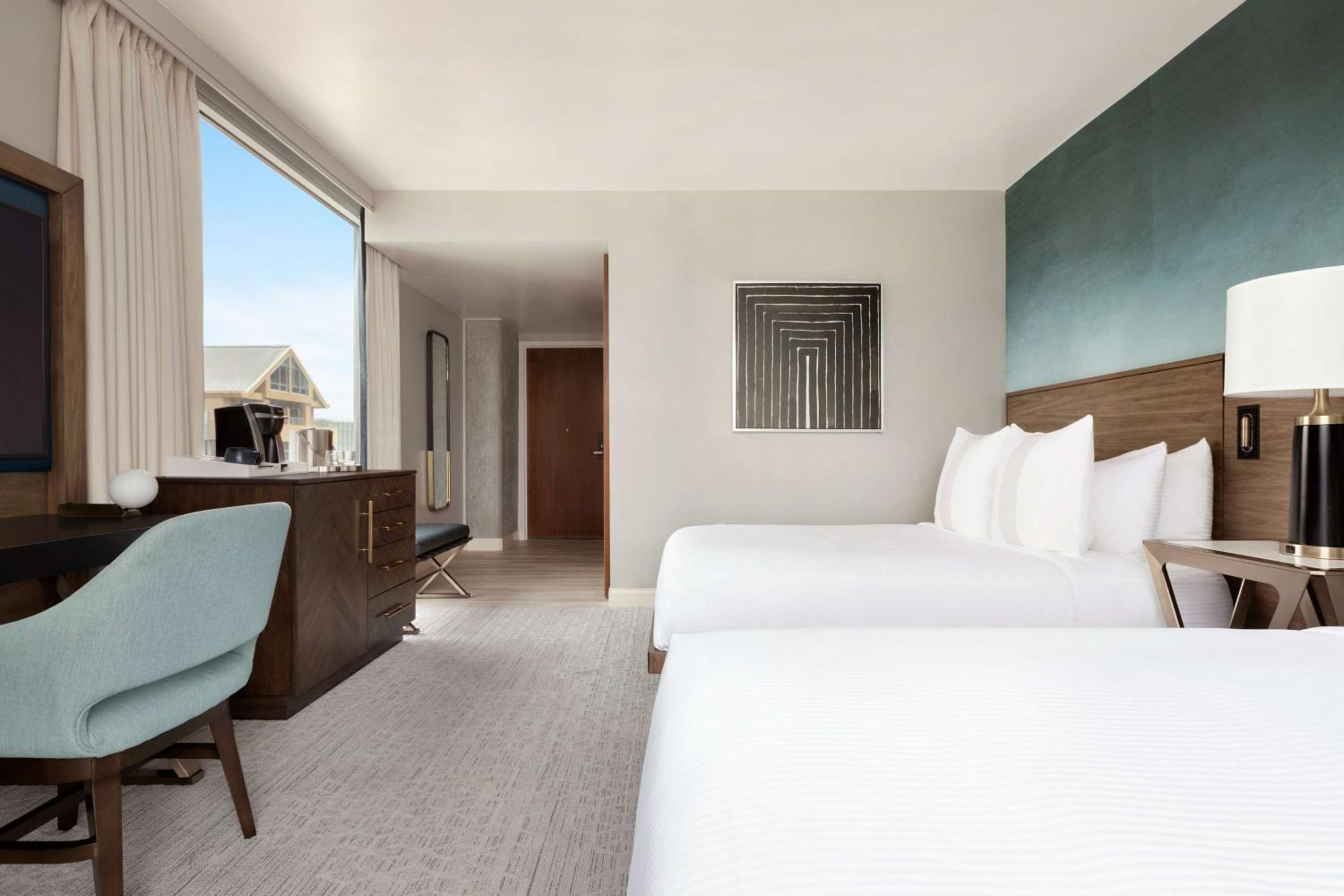 Upper Level Queen Room with Two Queen Beds and City View