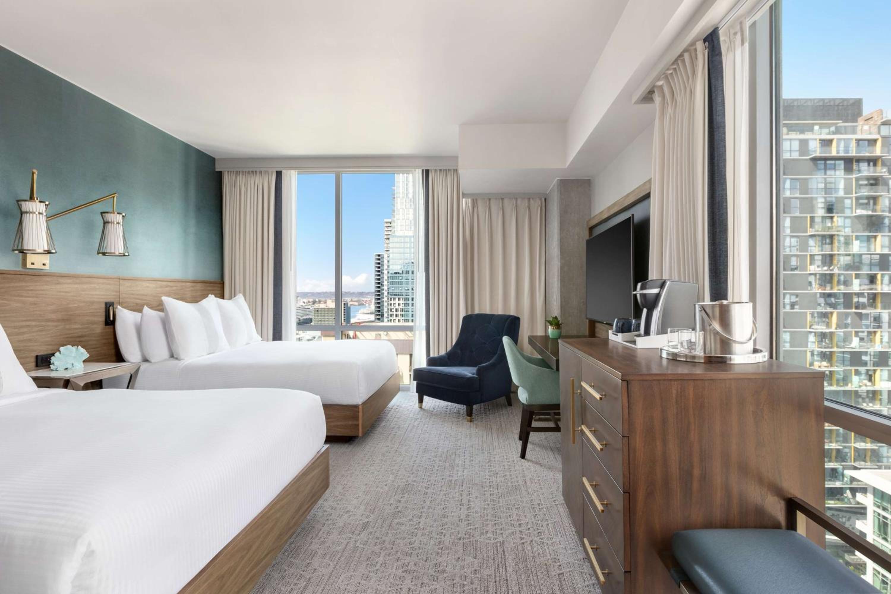 Queen Corner Room with Two Queen Beds - Mobility Accessible