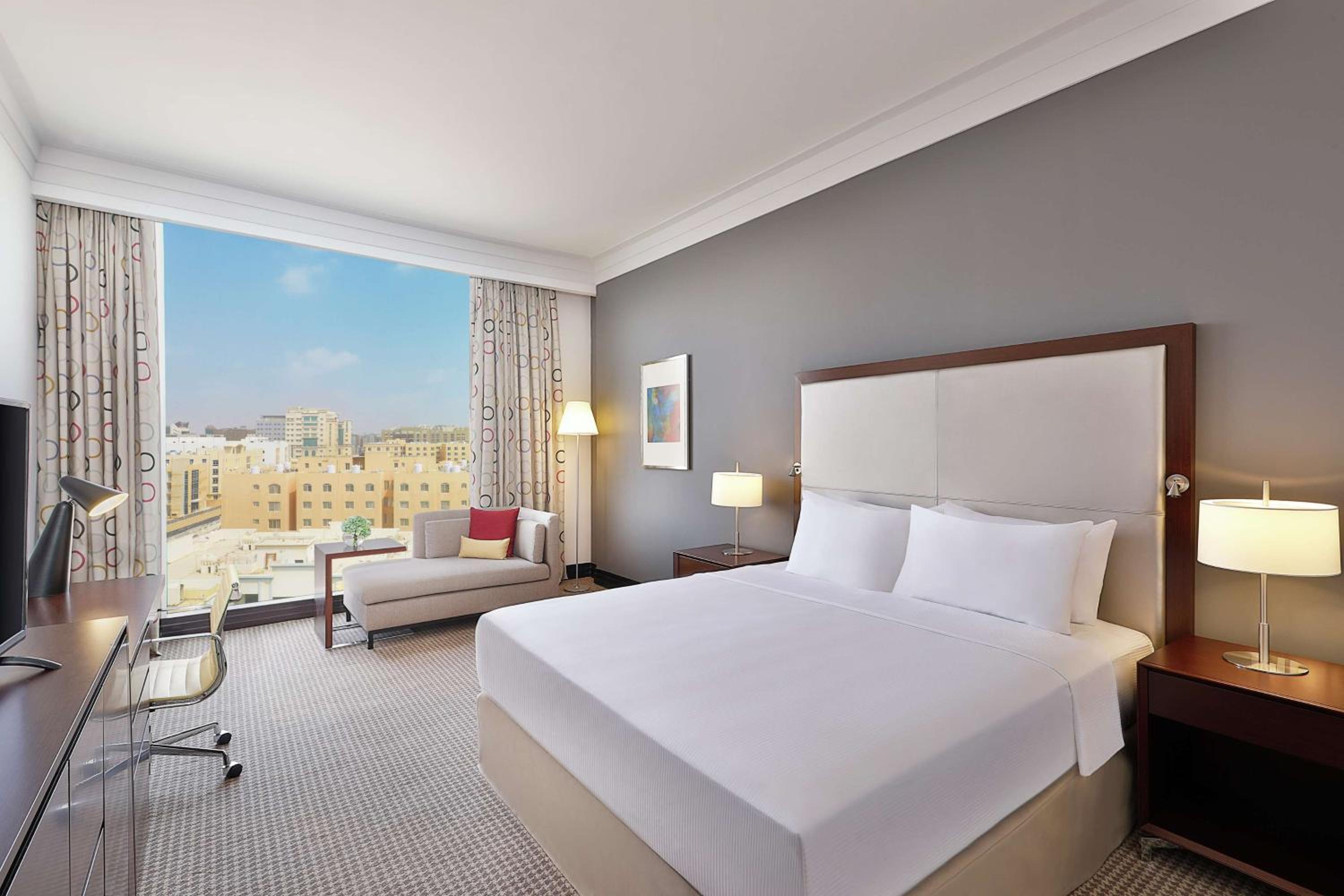 Deluxe King Room - Photo 2