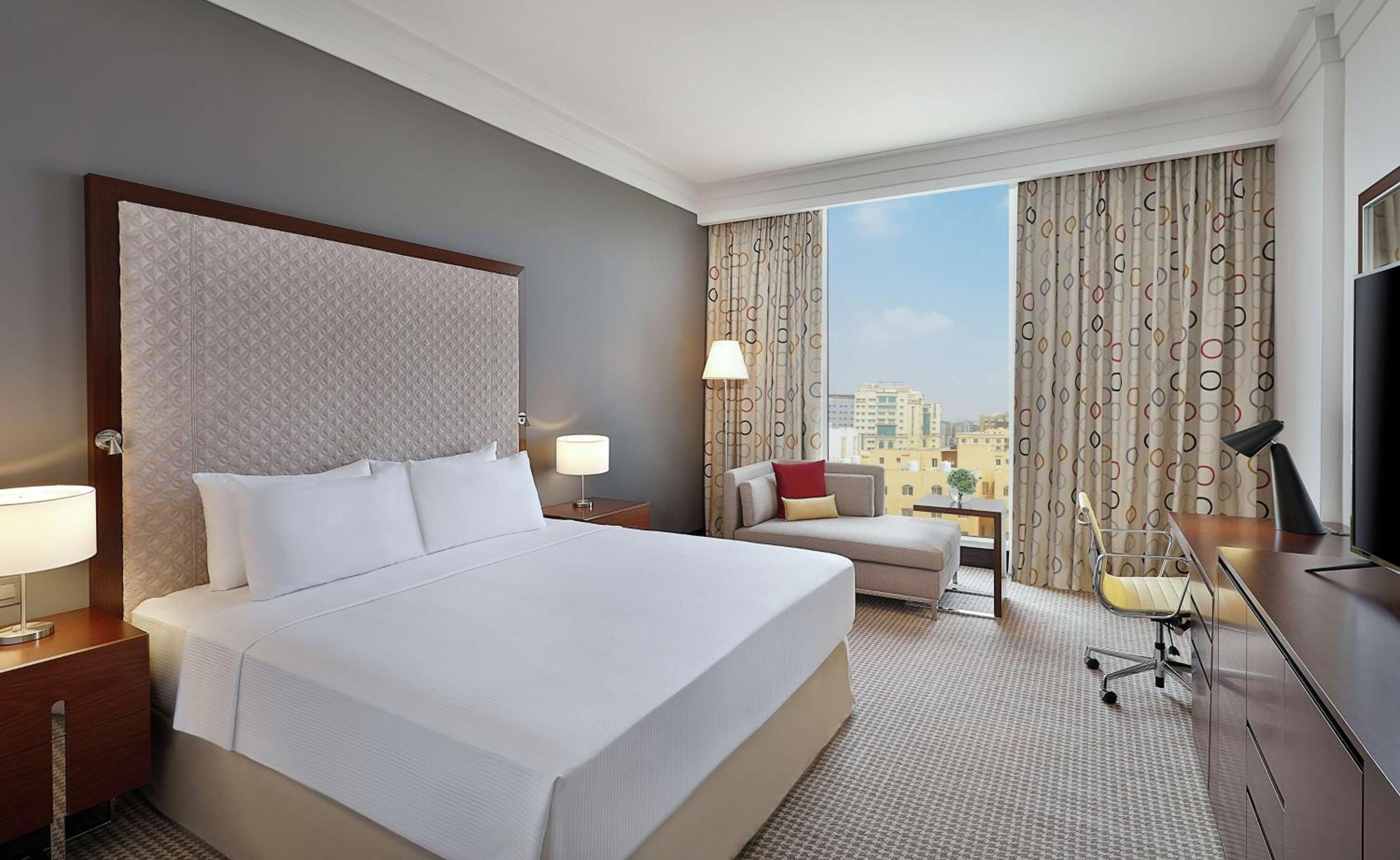 Deluxe One-Bedroom King Suite - Photo 3