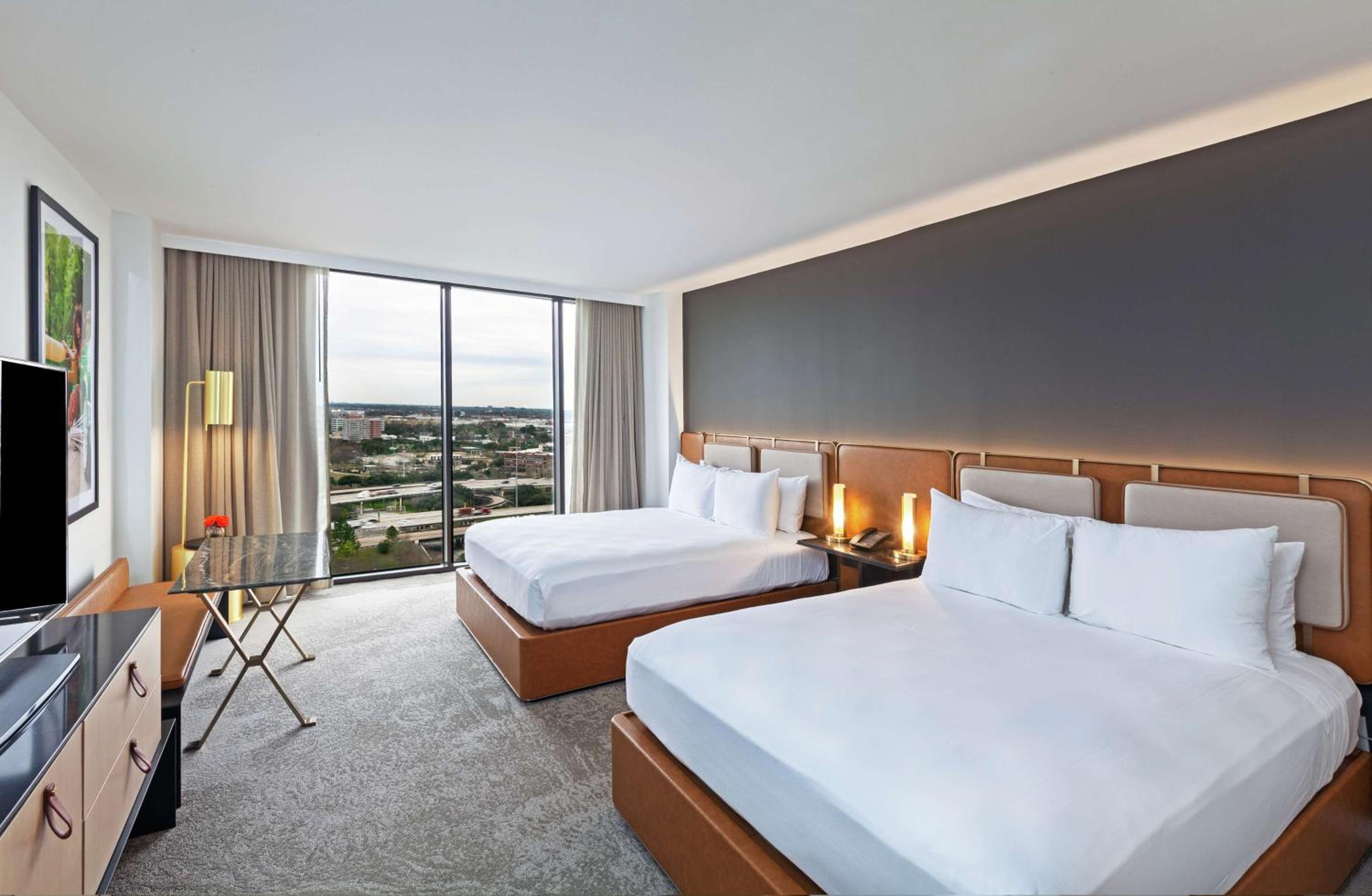 Queen Room with Two Queen Beds - High Floor - Photo 1