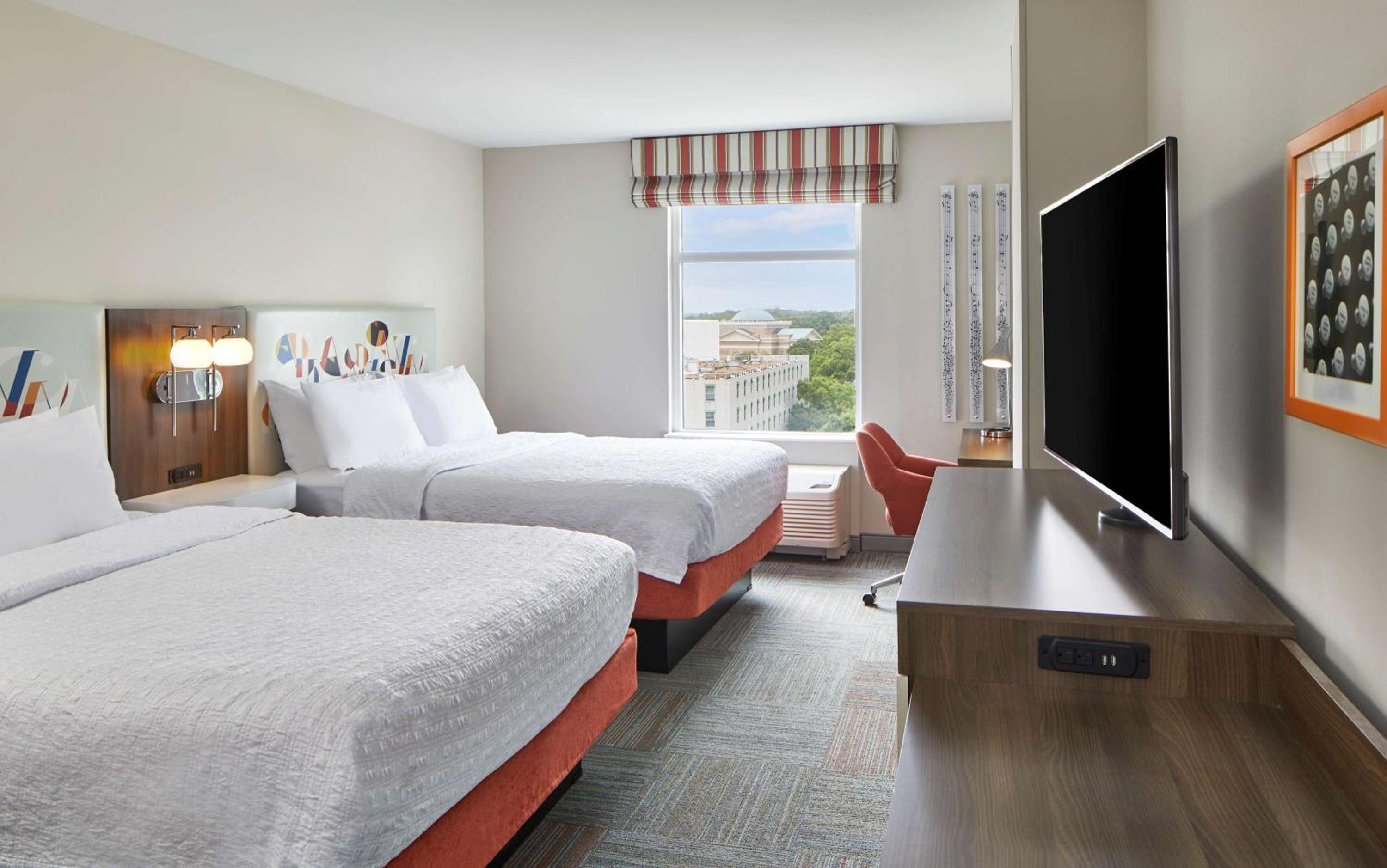 Queen Room with Two Queen Beds and Partial City View - Non-Smoking - Photo 1