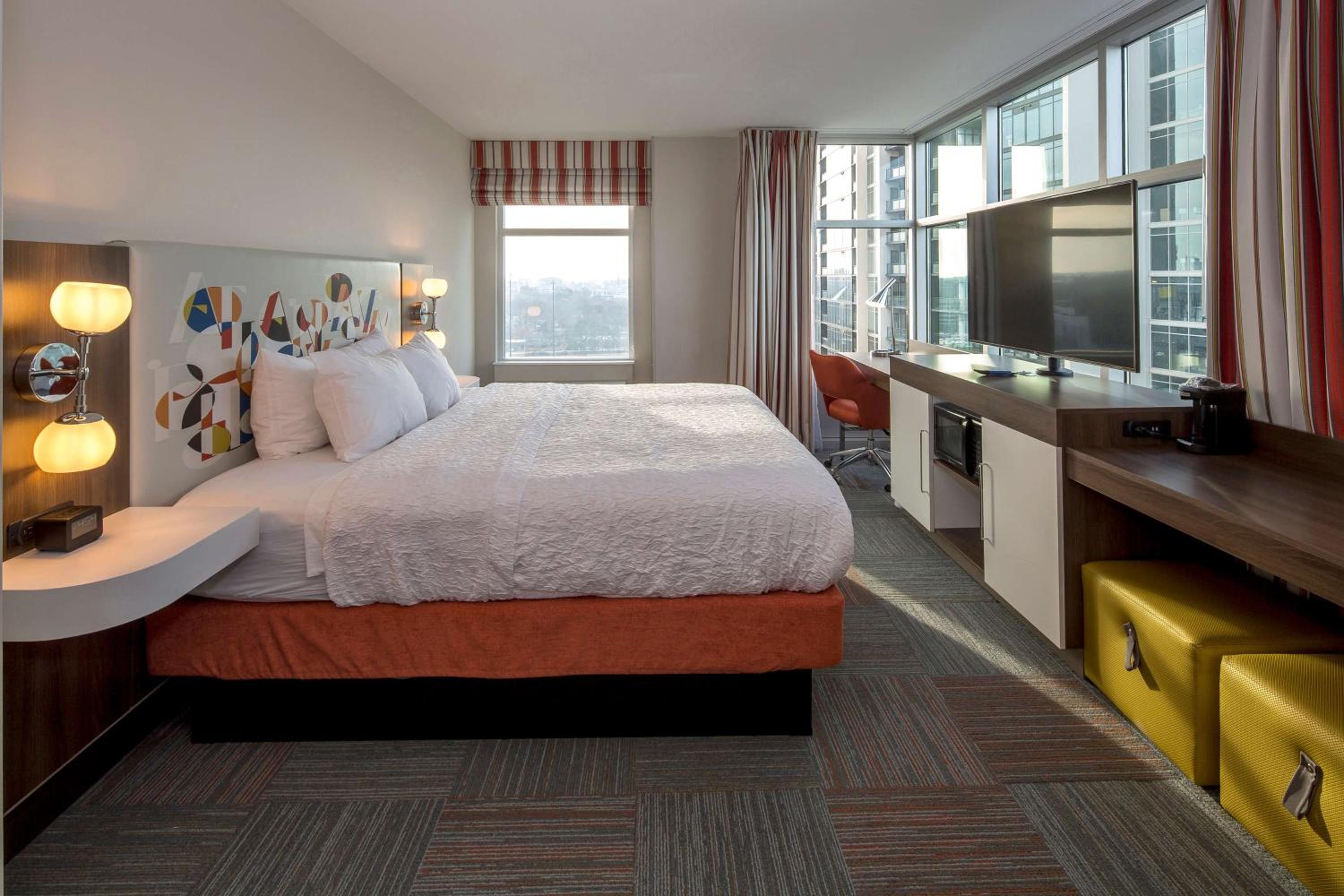 King Room with City View - Hearing Accessible/Non-Smoking - Photo 3