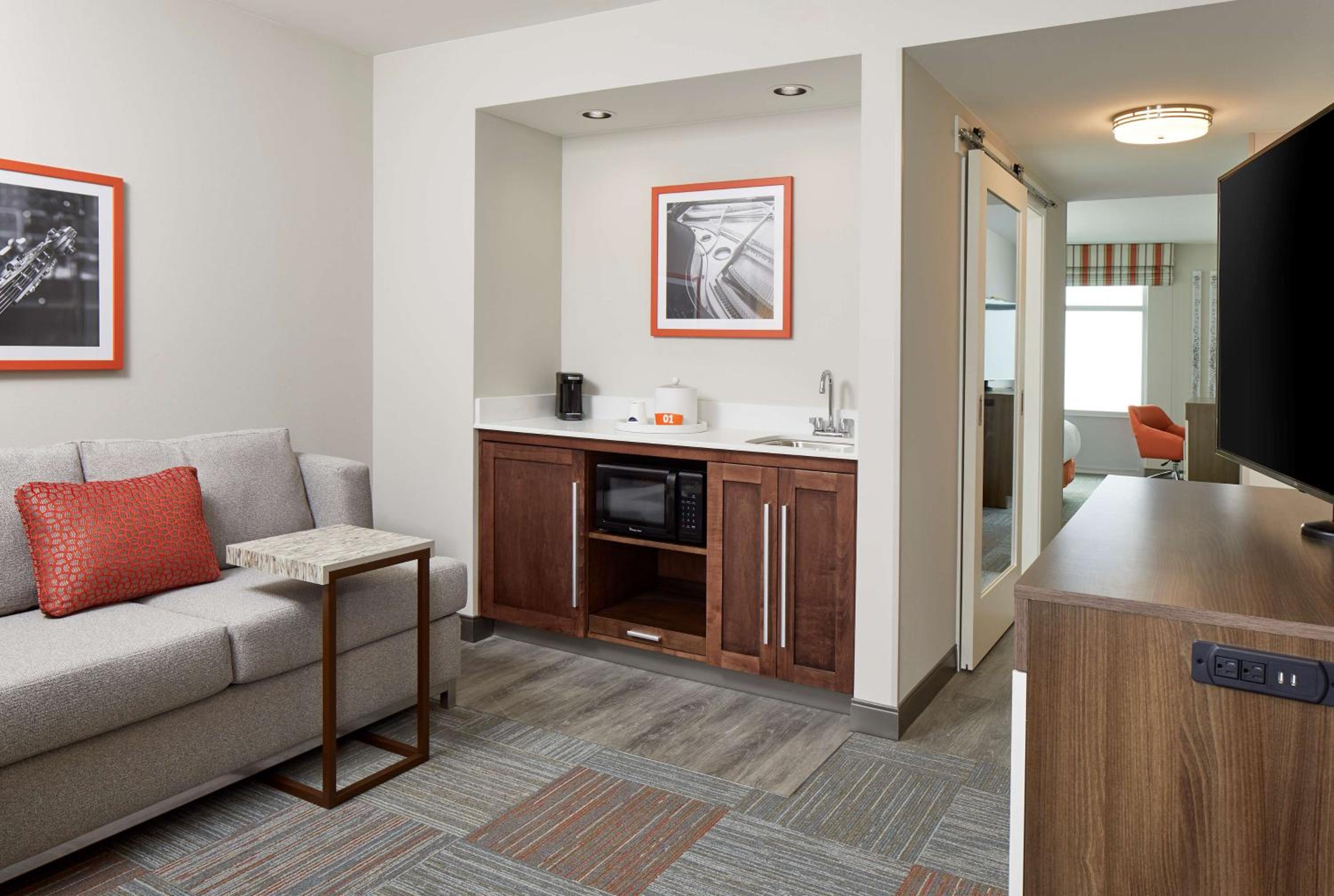 King Studio Suite with Courtyard View - Non-Smoking - Photo 2