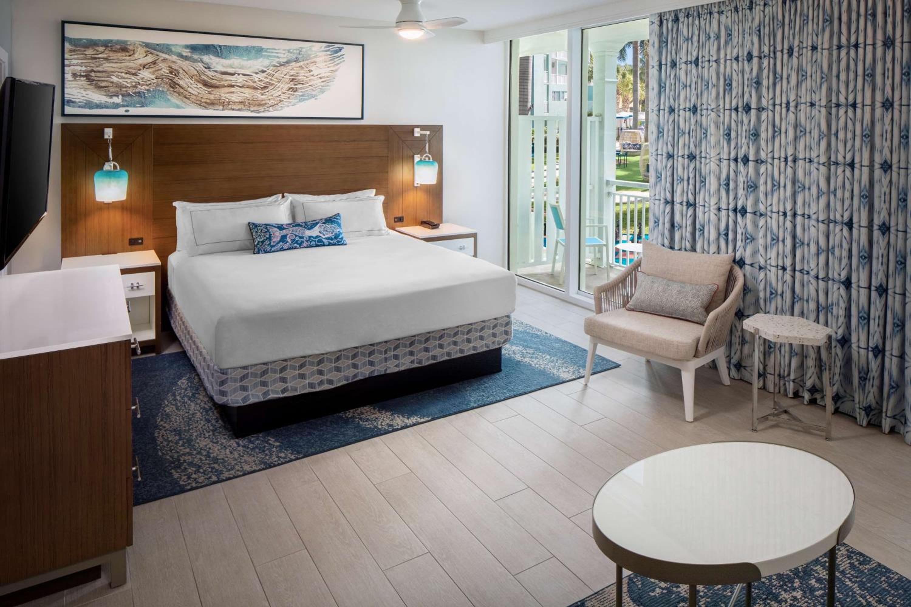 King Studio Suite with Resort View - Photo 2