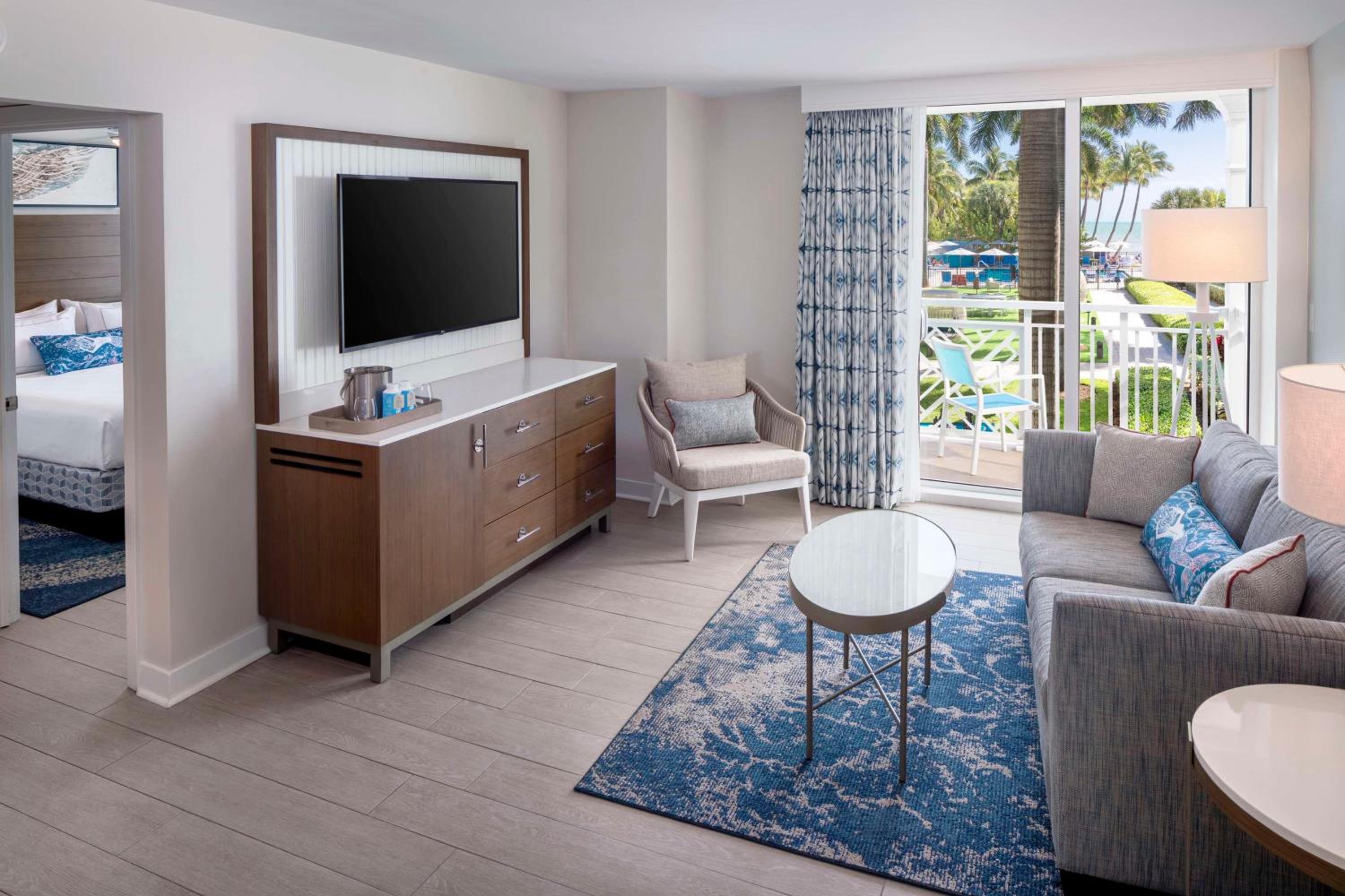 King Suite with Resort View - Photo 2