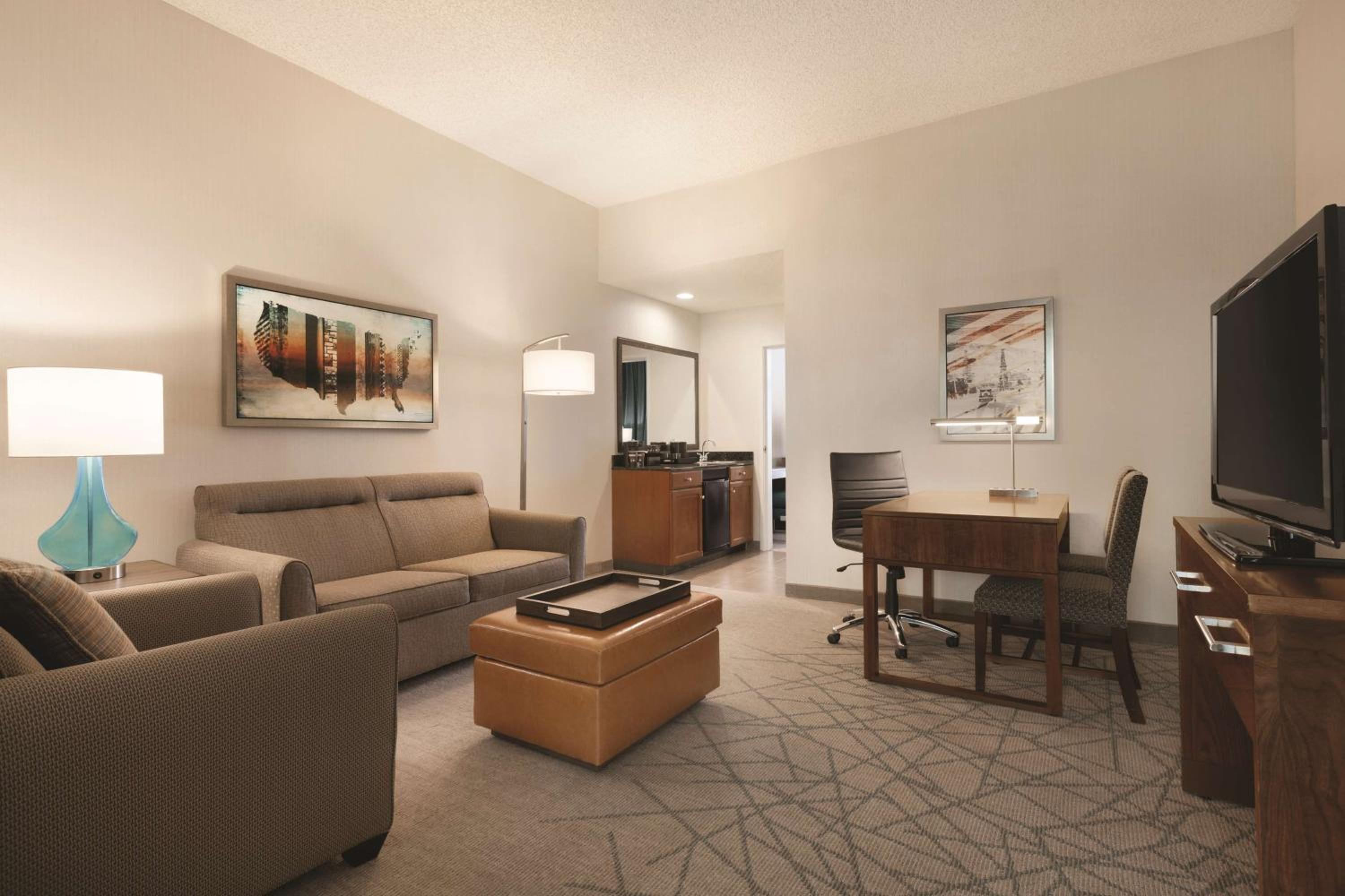 Two-Room King Suite with Bath Tub - Mobility Accessible - Photo 1