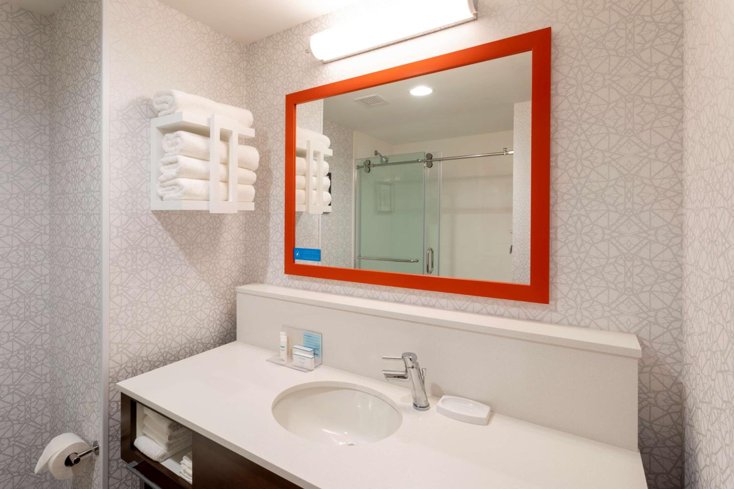 King Room - Non-Smoking - Photo 2