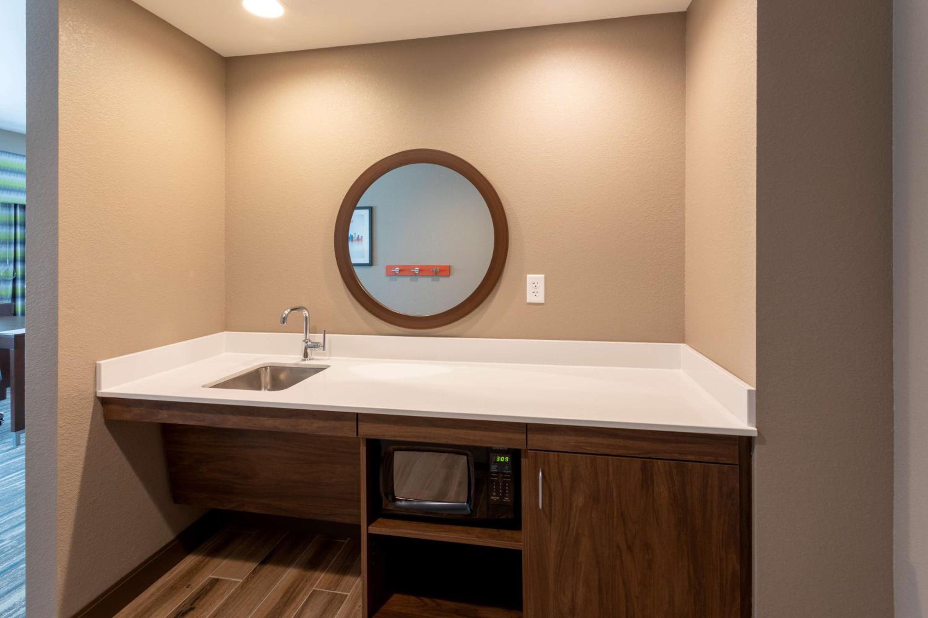 King Studio Suite - Non-Smoking - Photo 2