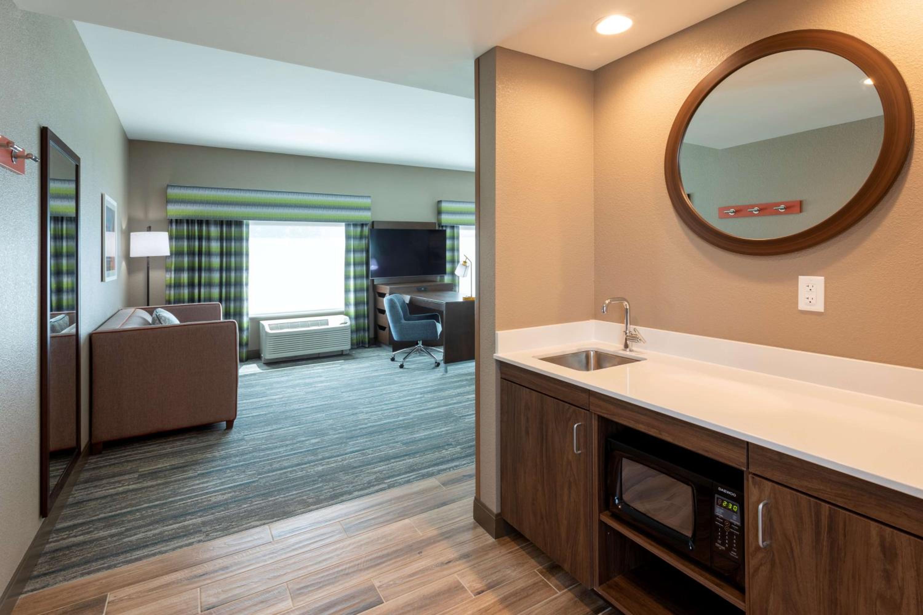 King Studio Suite - Non-Smoking - Photo 5