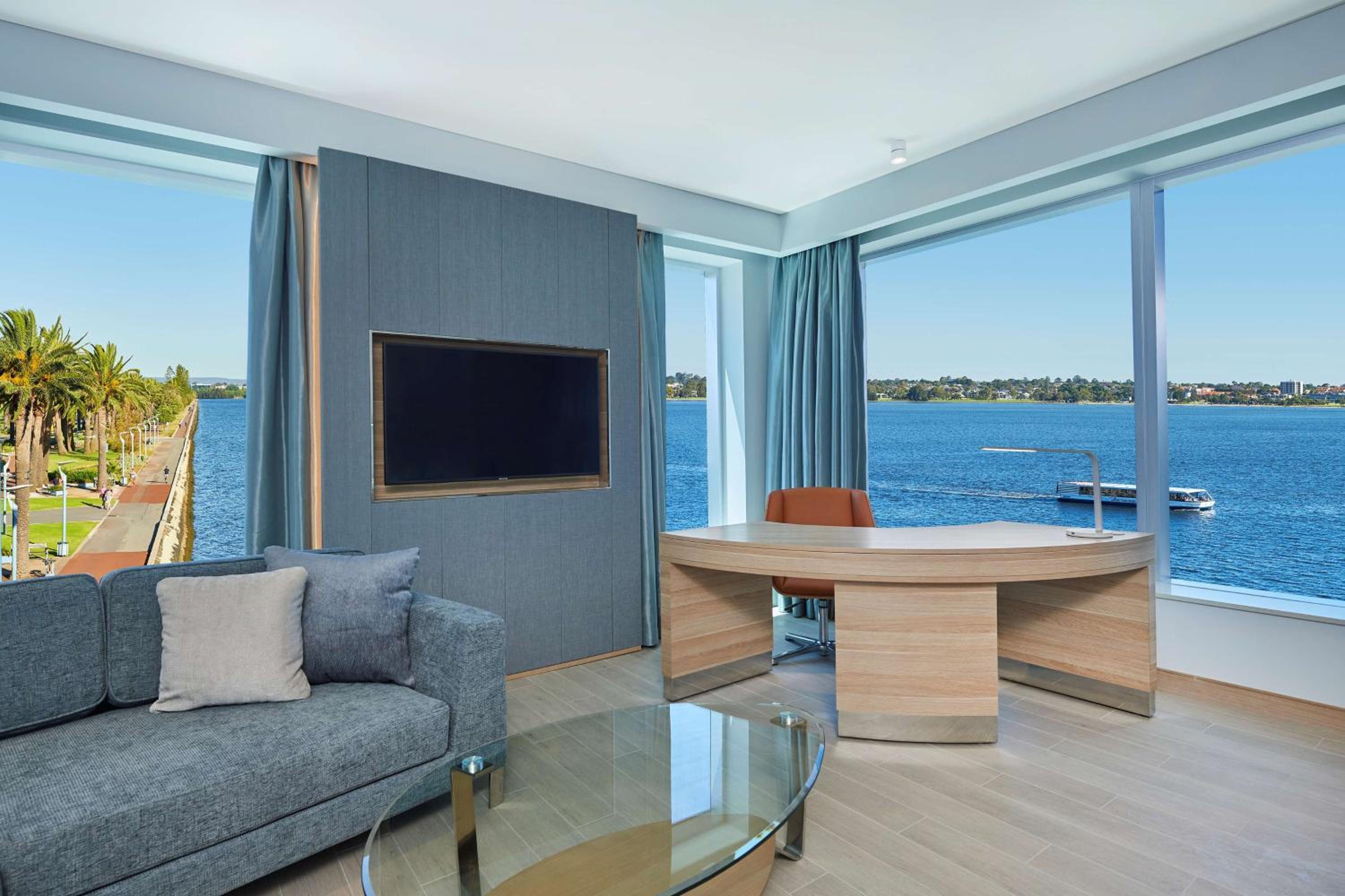 Premier King Room with River View - Photo 2