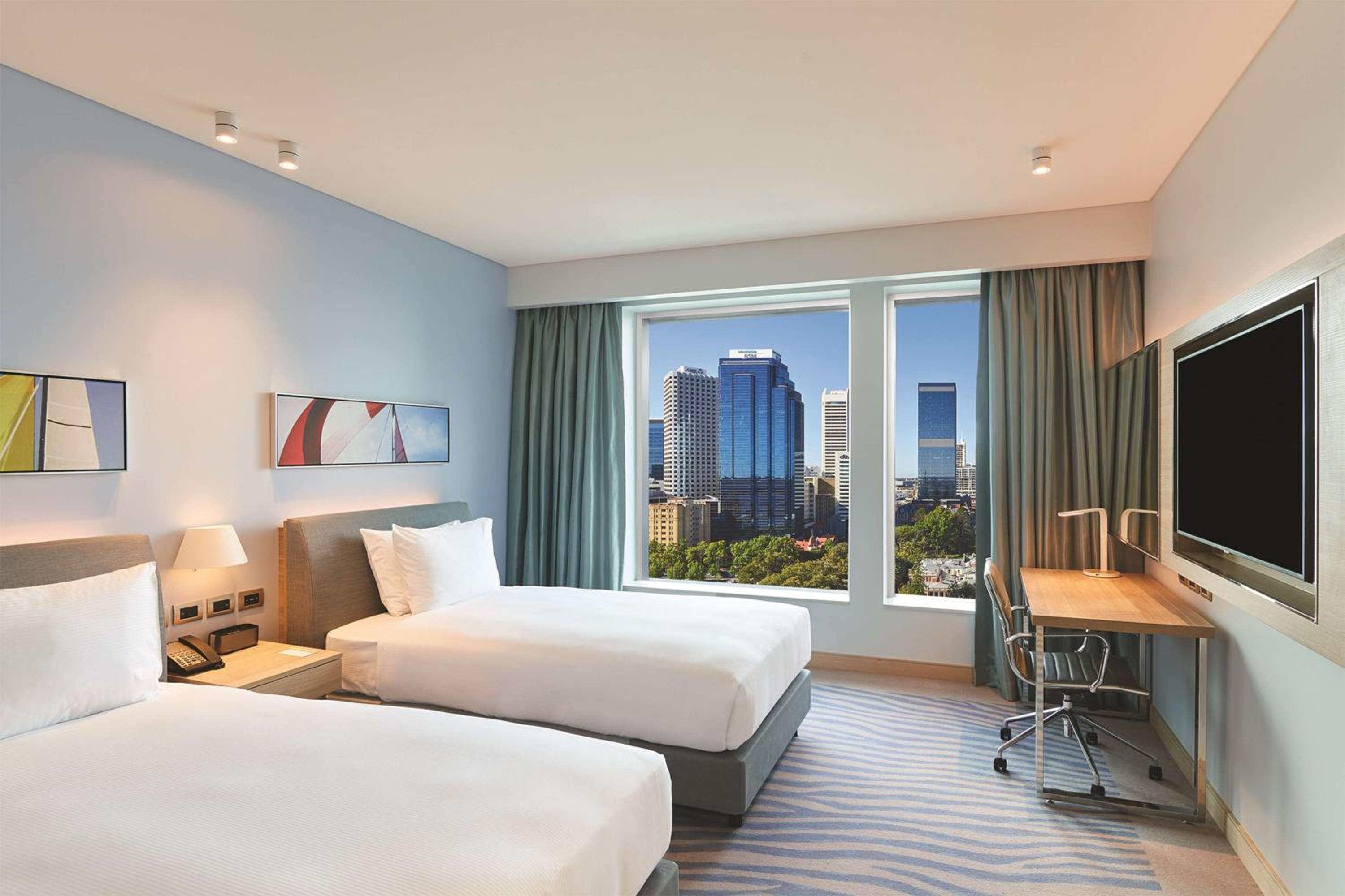 Twin Room with Panoramic City View - Photo 1
