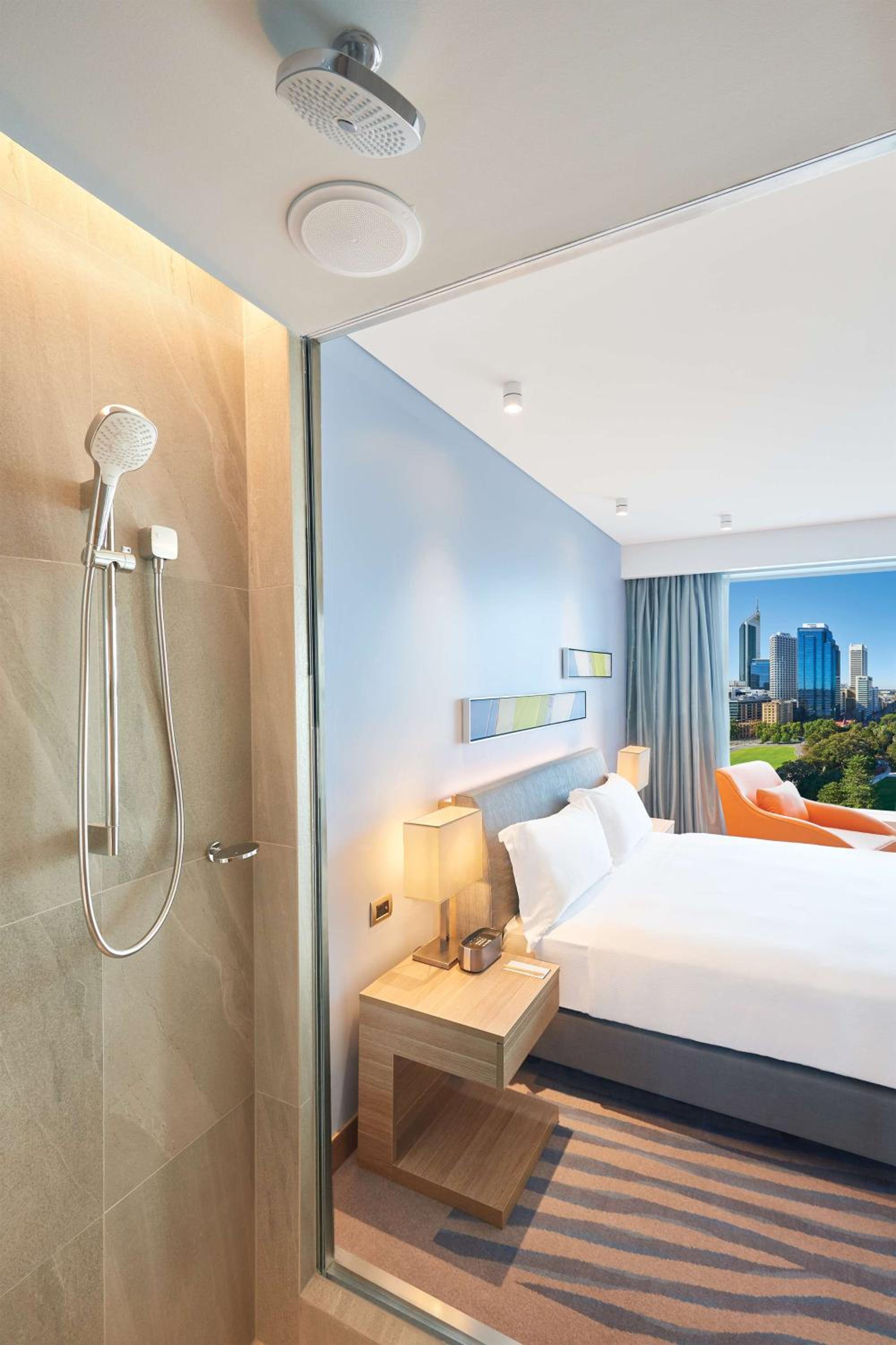 King Room with Panoramic City View - Photo 4