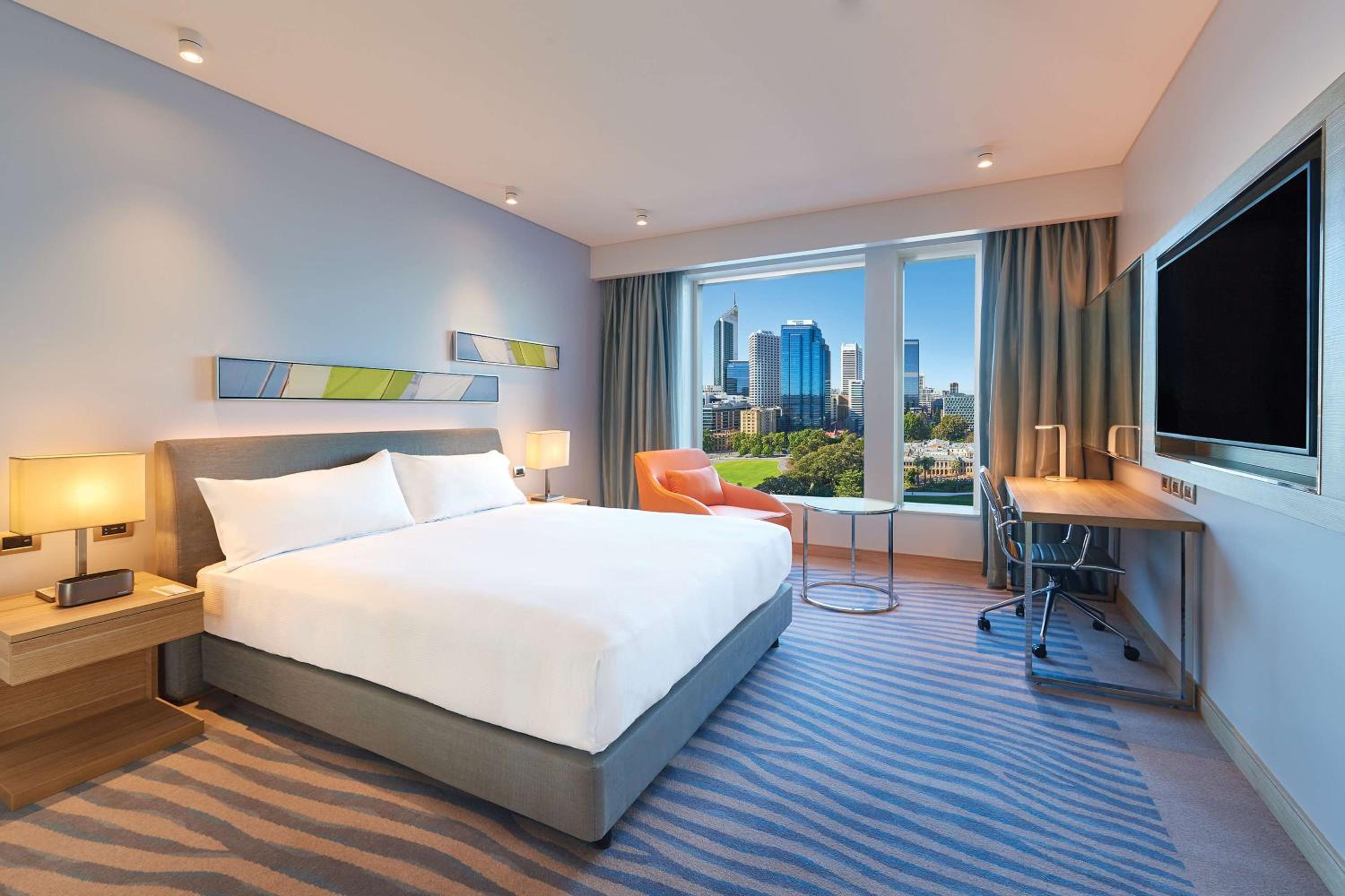 King Room with Panoramic City View - Photo 1