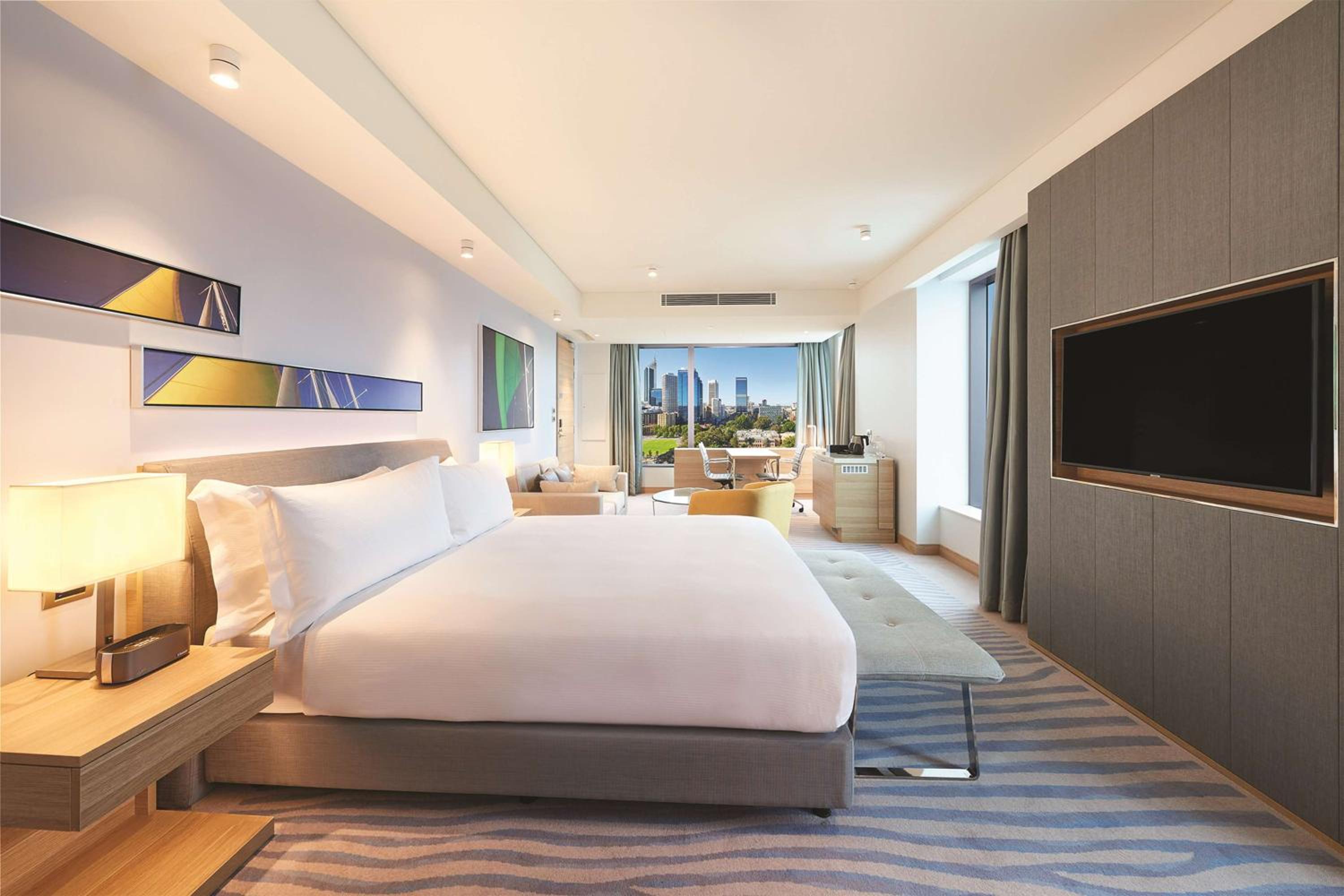 Deluxe King Room with panoramic river view - Photo 1