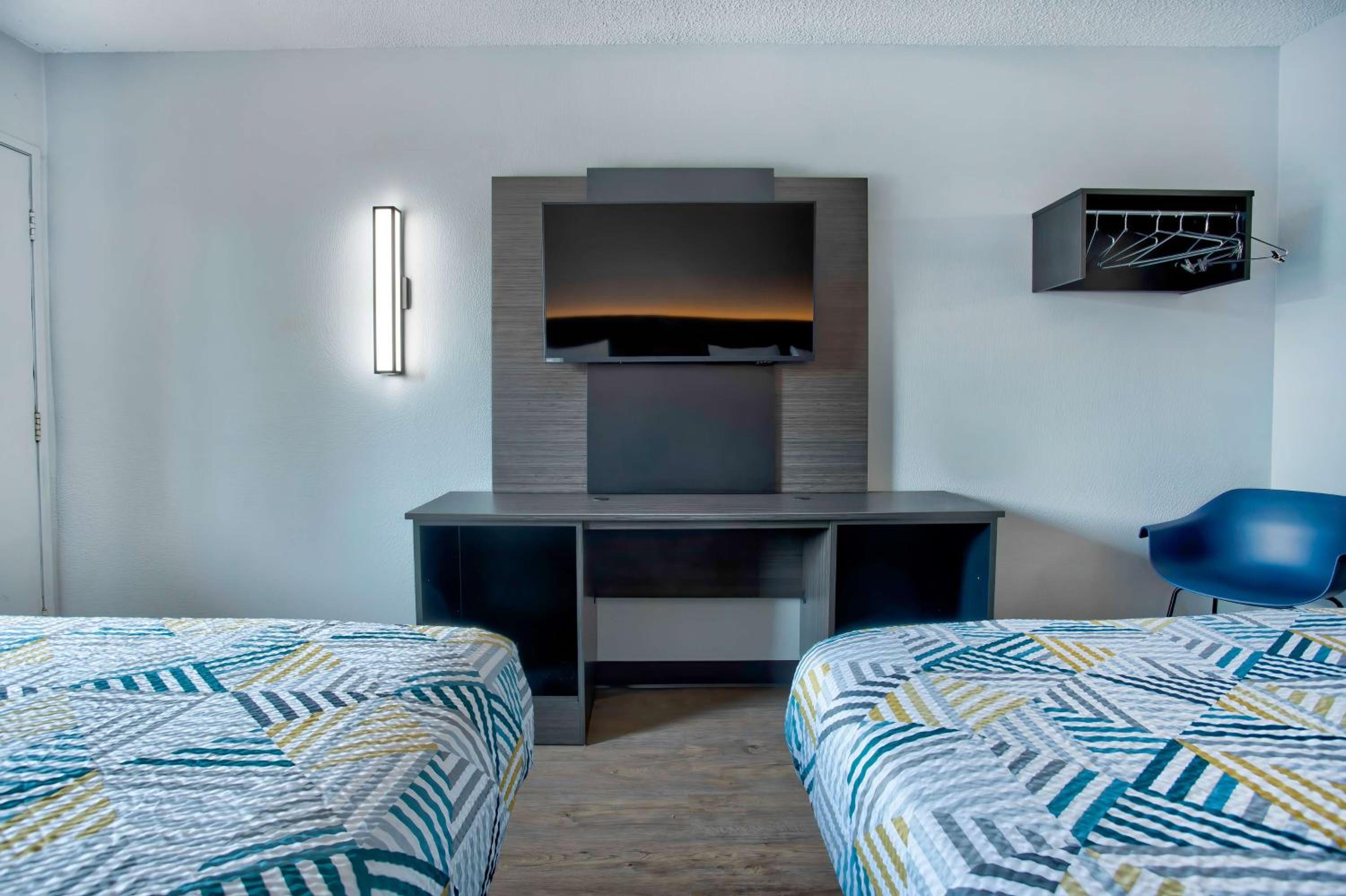 Quadruple Room - Smoking photo 2