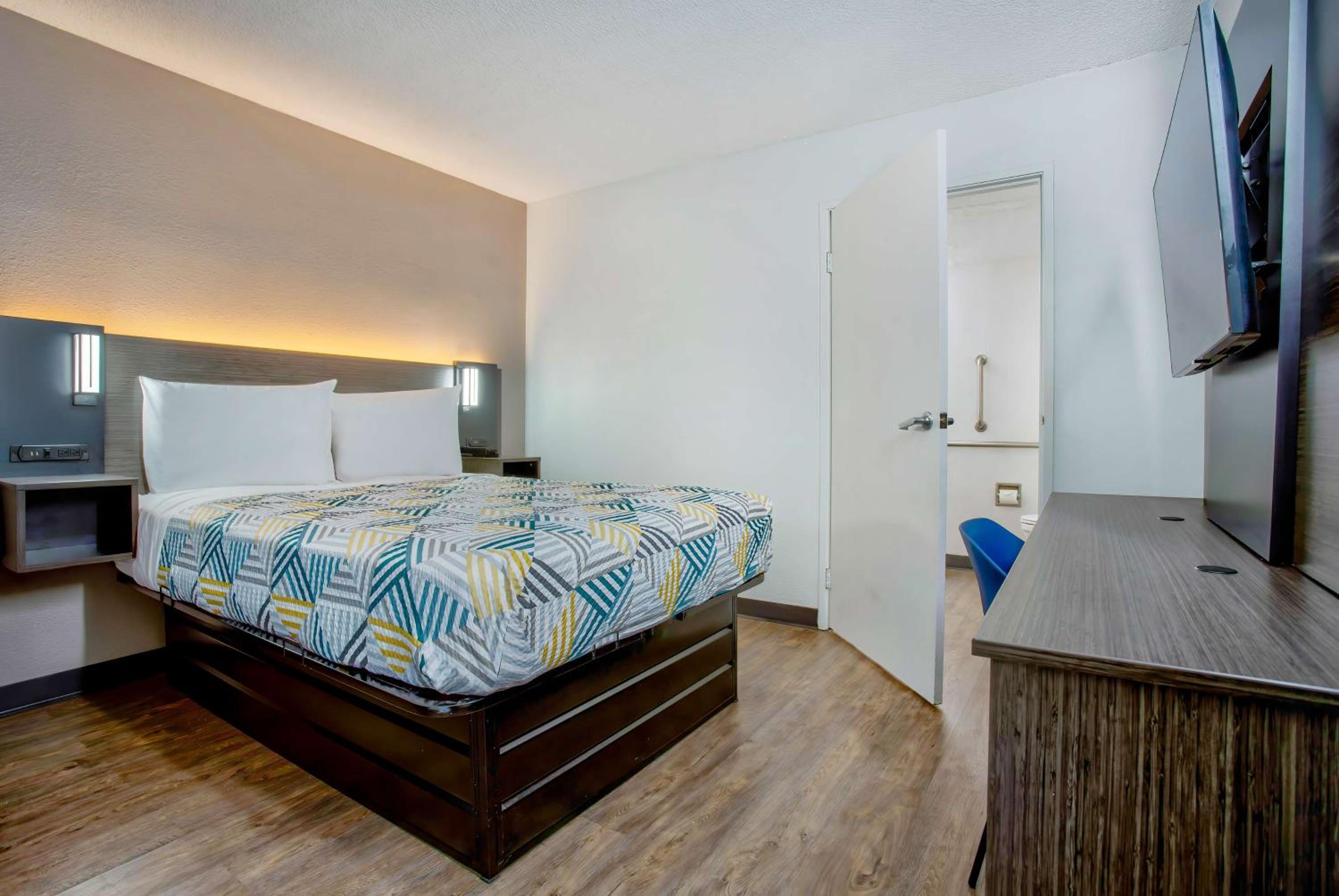 Double Room - Disability Access - Non-Smoking photo 1