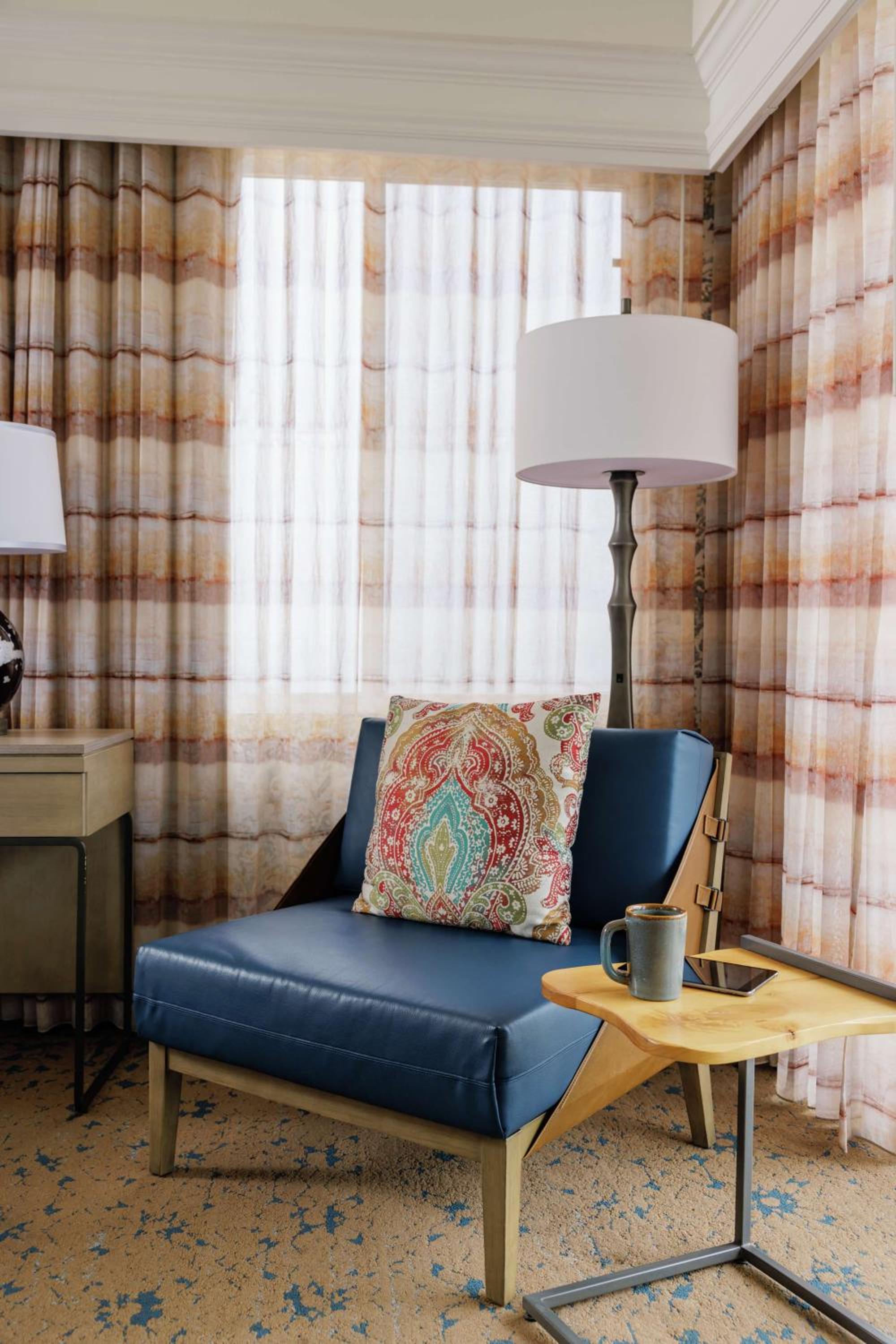 Premium King Room - Photo 5