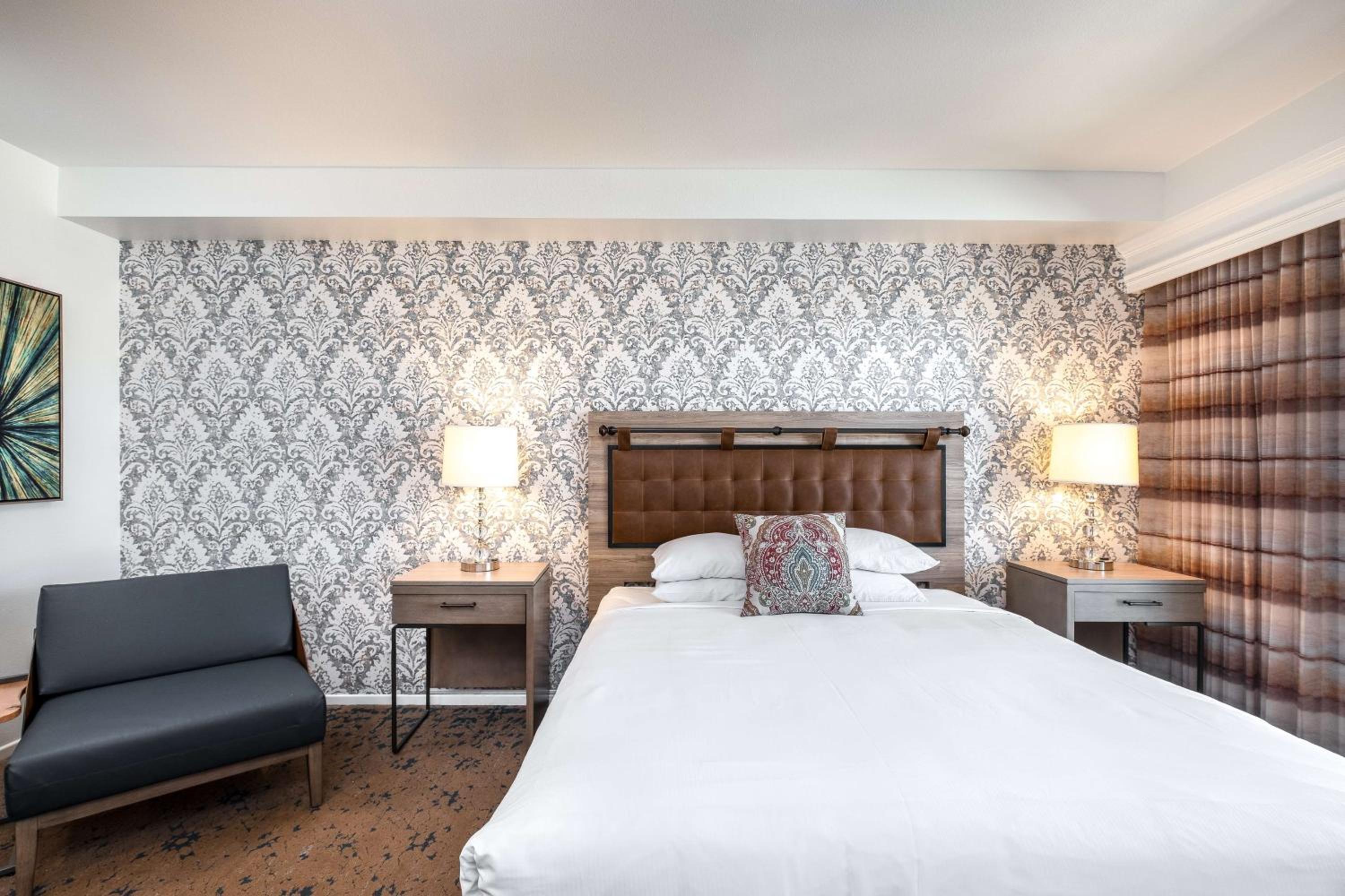 Standard King Room - Photo 1