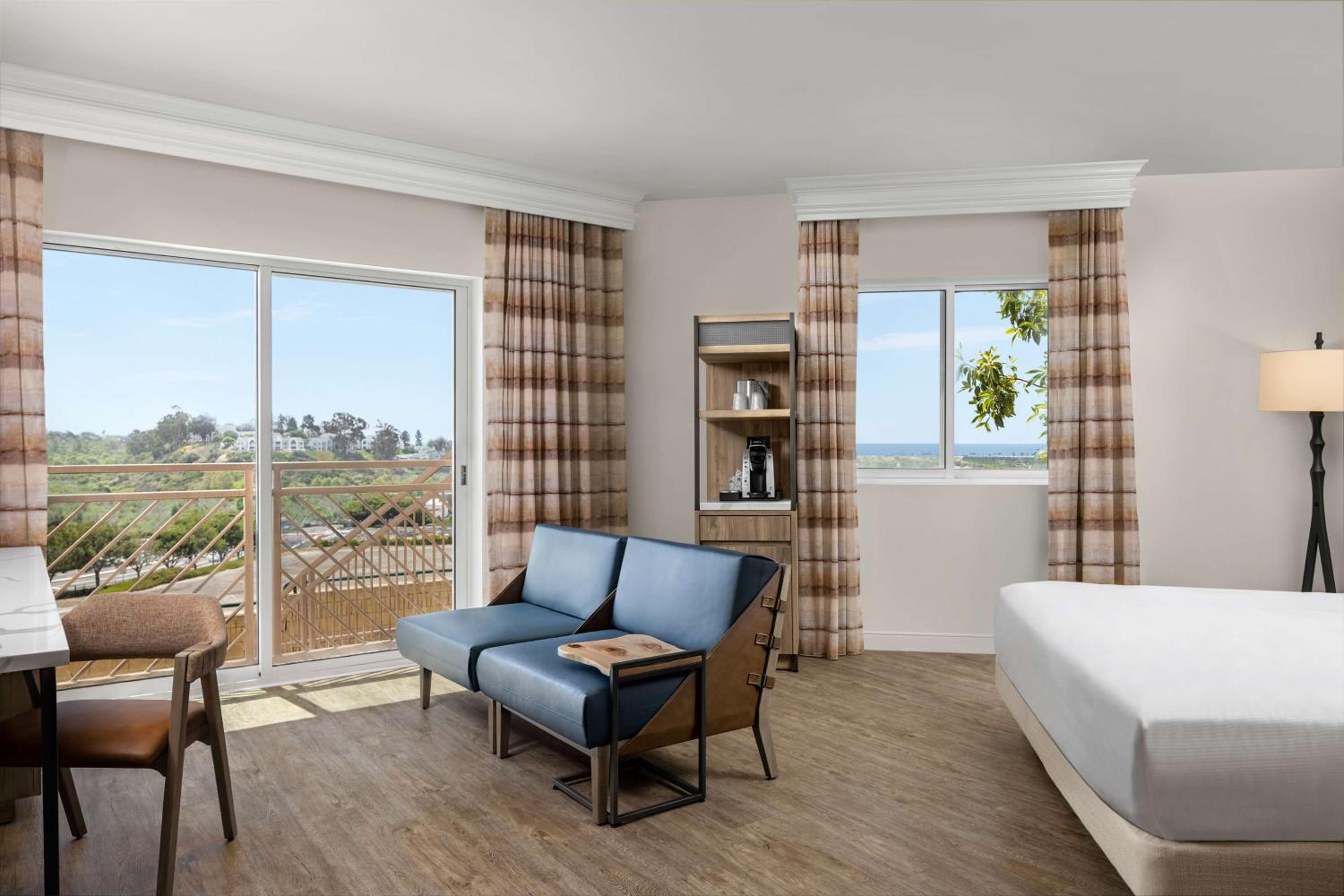 Corner Suite - Photo 1